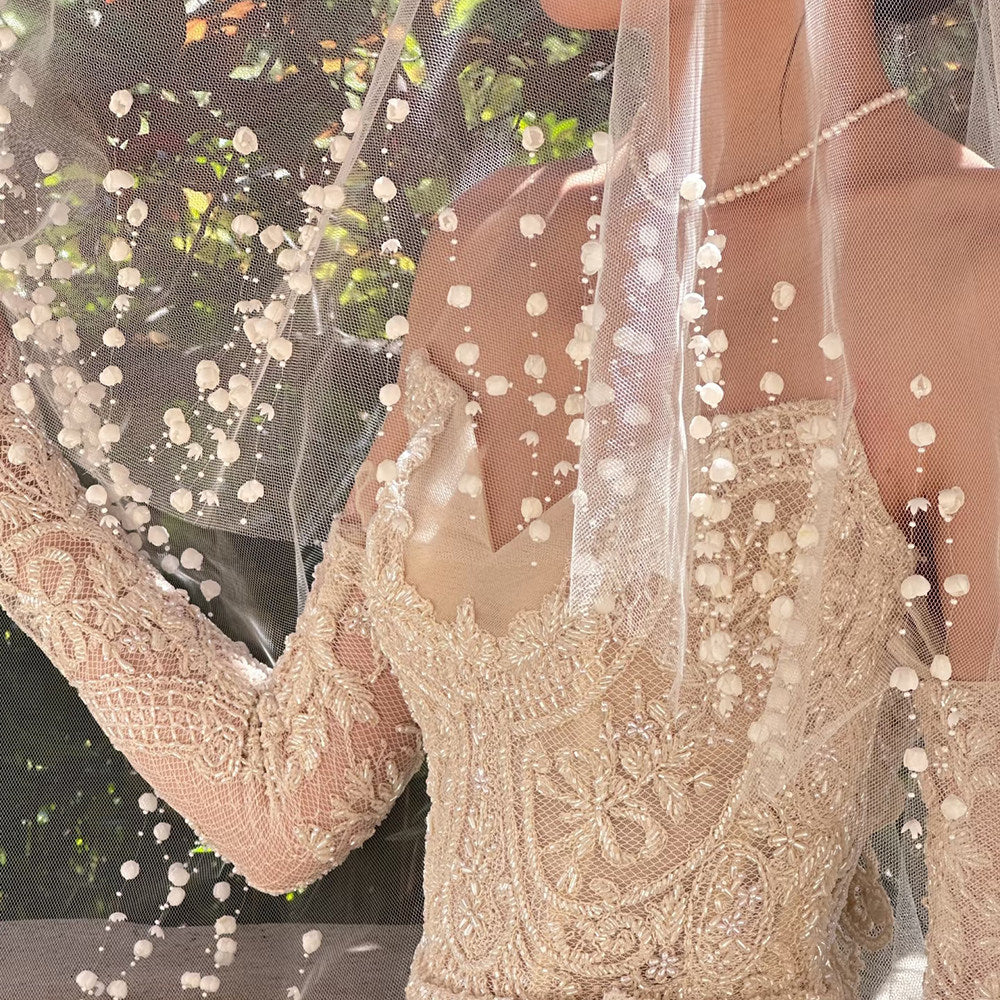 Elegant 1.5m Fingertip Wedding Veil - Soft Romantic Tulle with Exquisite Floral Lace Border, No Comb for Styling Freedom LUNA-X04