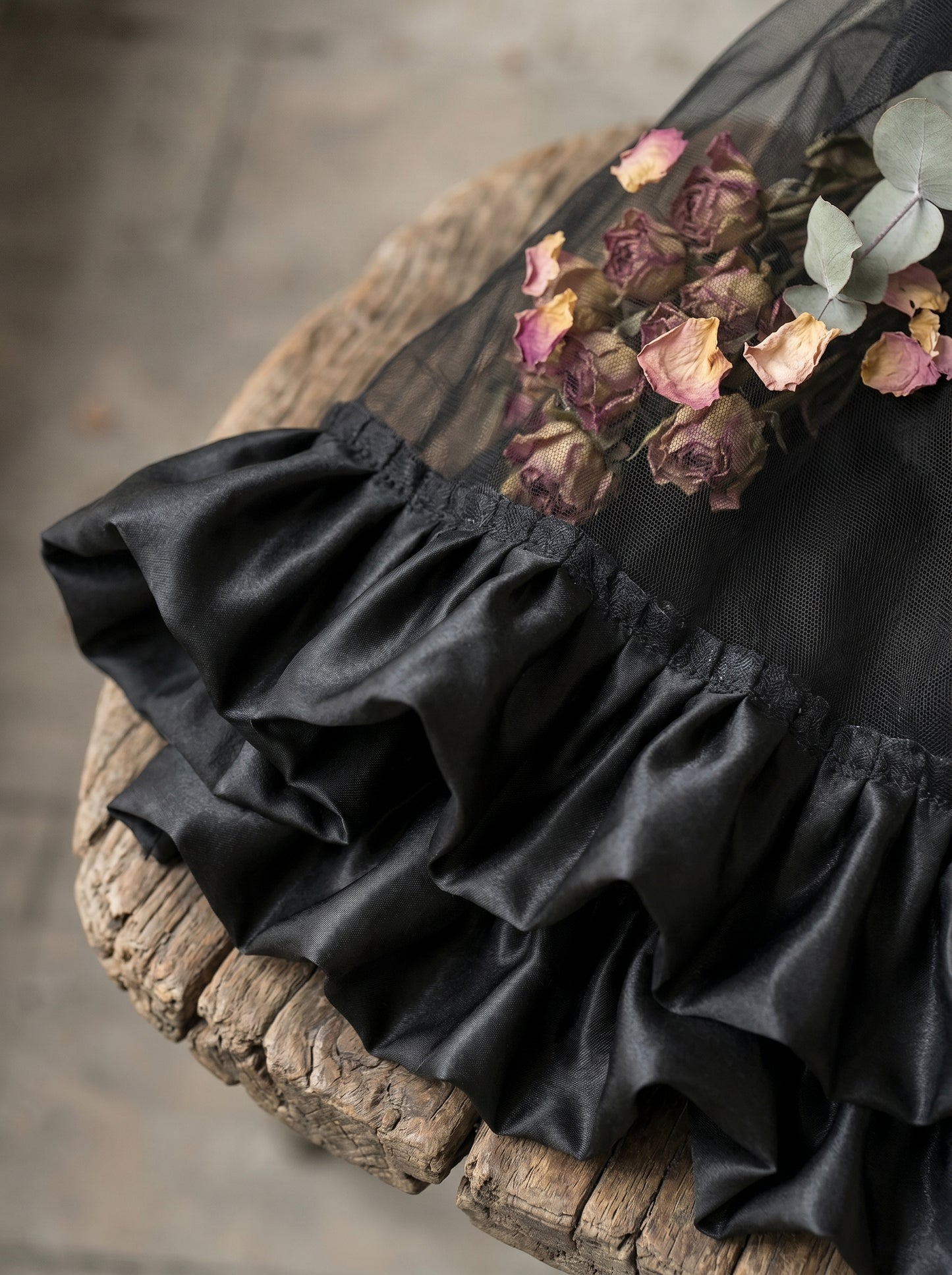 Single Layer Black Wedding Veil for Bride No Comb, 160cm x 160cm Square Soft Mesh Veil with Satin Flounce Border, Gothic Bridal Boudoir Veil LUNA-X80