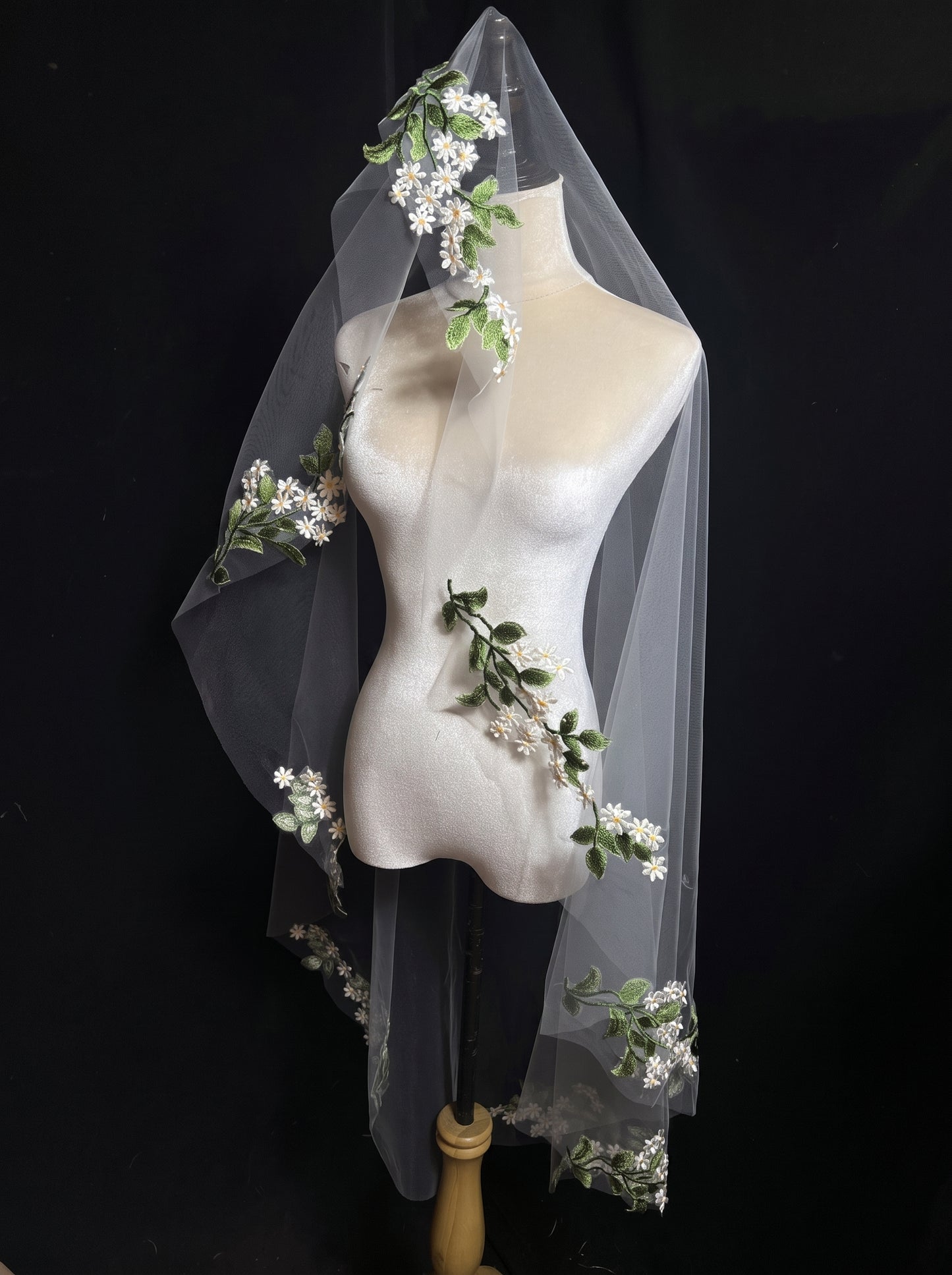 Boho Woodland Embroidered Wedding Veil with Comb - Single Tier Green Leaves & White Floral Bridal Veil, Elegant Fingertip Length Soft Tulle Veil LUNA-X338