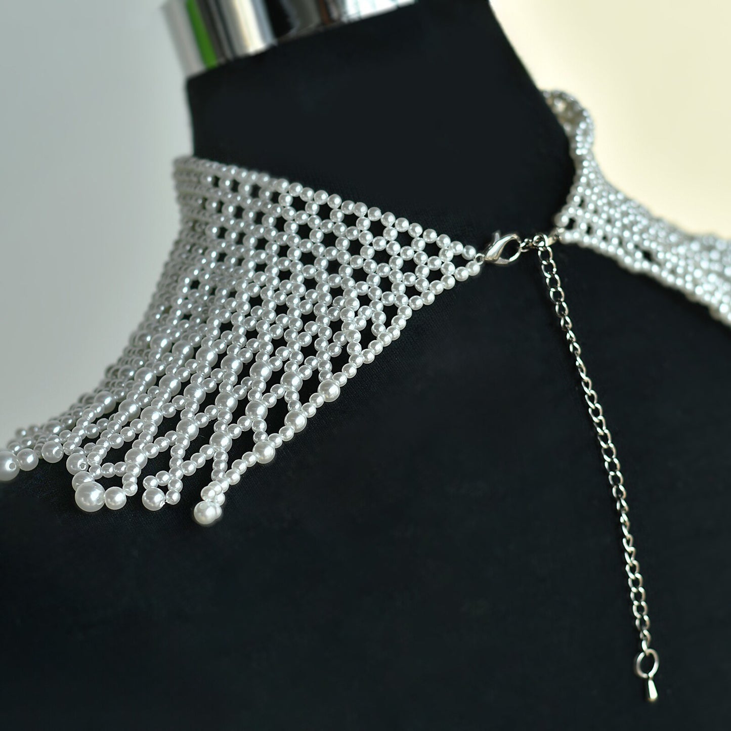 Luxury Vintage Bridal Choker Collar - Heavy Lattice-Weave Wedding Neckpiece with Lustrous Round Beads, Elegant Statement Capelet Bib for Strapless Gown LUNA-X353