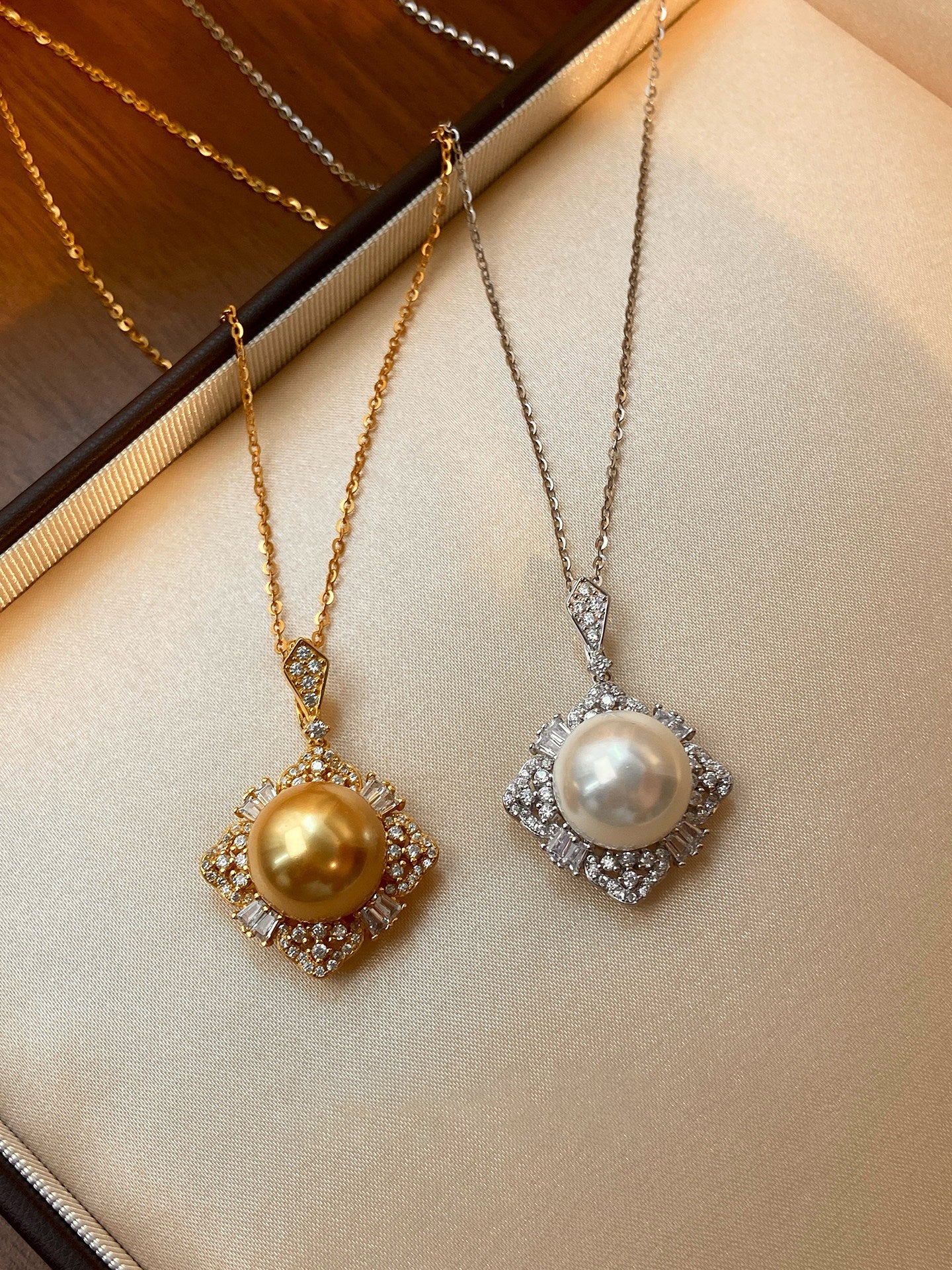 Square Halo Cubic Zirconia Pearl Pendant Necklace For Women Mother-of-Pearl South Sea Golden & Cool White Pearl Adjustable Chain With 5cm Extender Luxury Wedding Banquet Formal Jewelry Gift For Ladies Mom Bride  LUNA-X288