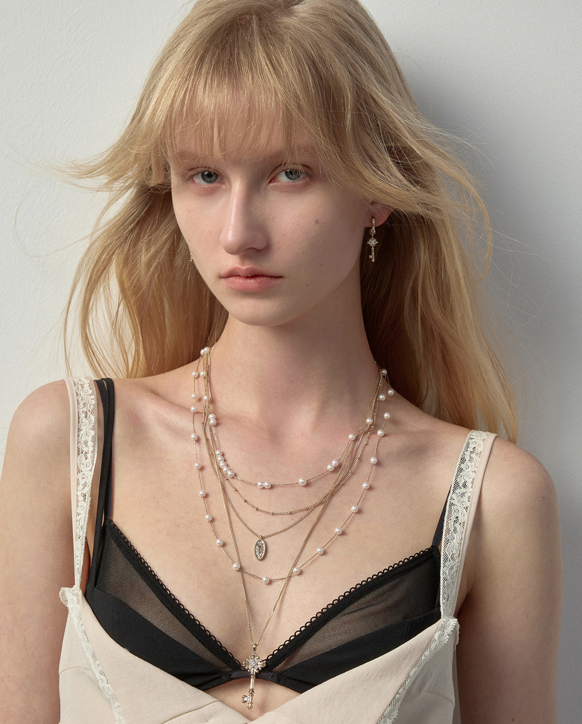 4 Layer Faux Pearl & Vintage Key Lock Pendant Stacked Necklace, Pale Titanium Gold / Silver Adjustable Long Chain for Women  LUNA-X259