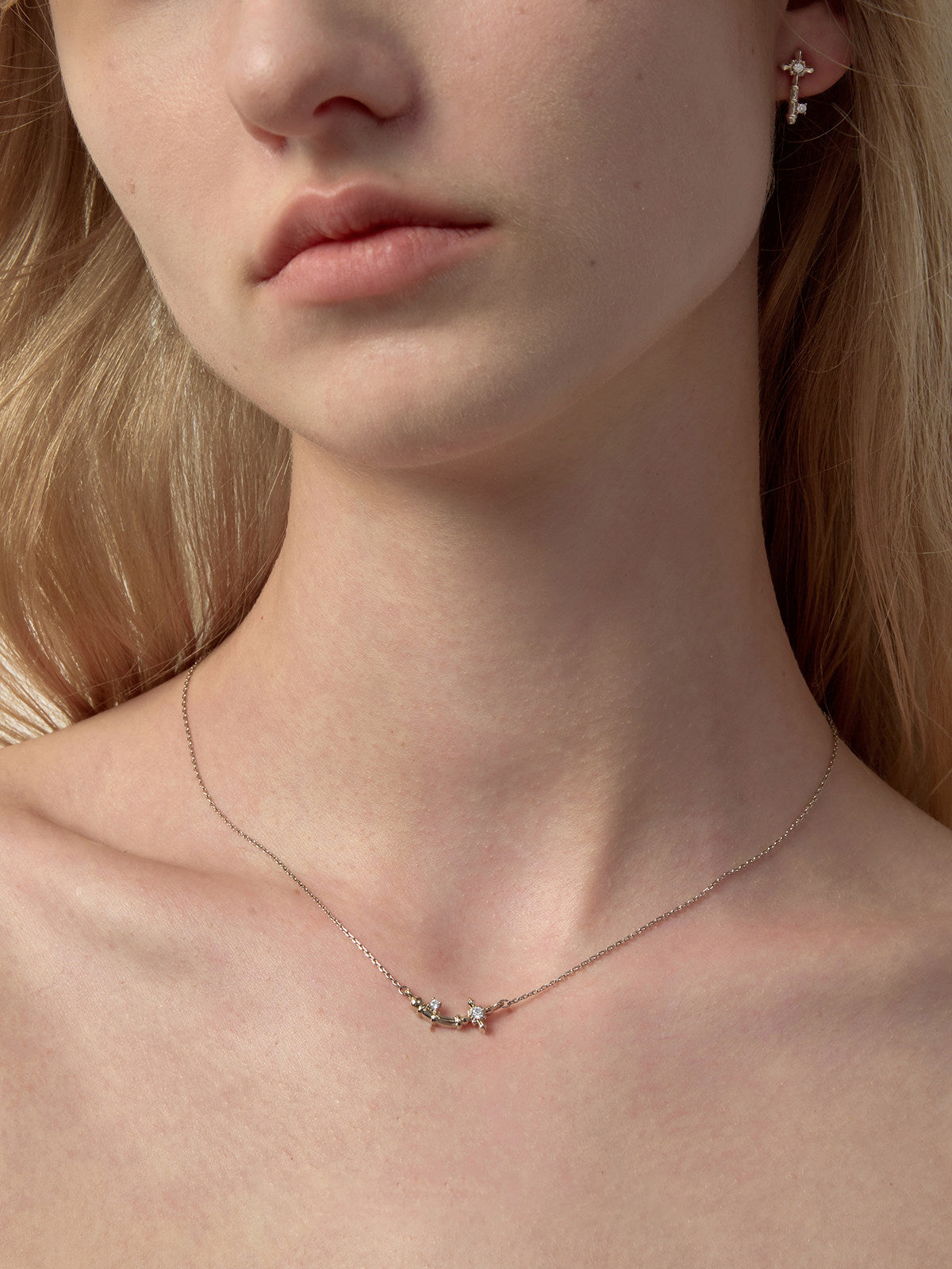 Twisted Star Curved Bar Cubic Zirconia Dainty Pendant Necklace, Minimalist K Gold Adjustable Choker for Women   LUNA-X250