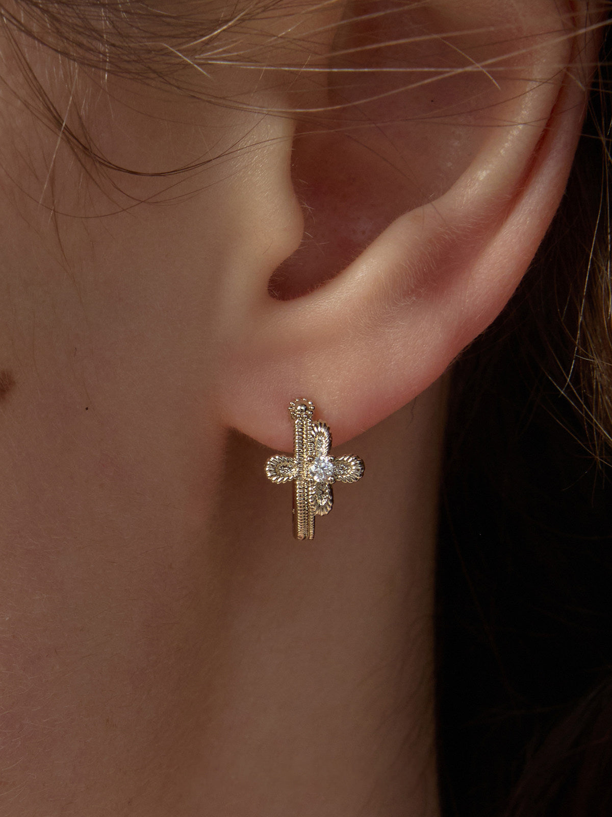 Vintage Gothic Lace Cross Hoop Earrings Non Pierced Ear Cuffs For Women Florence Cathedral Design Dainty Zircon Jewelry Two Tone Gold Silver LUNA-X265