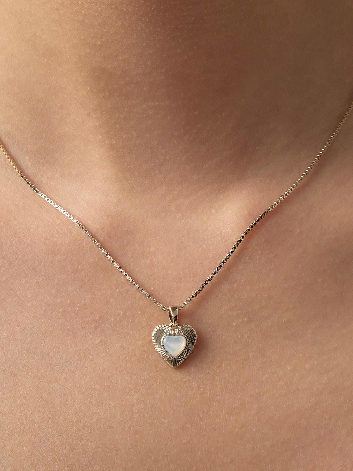 Moonlight Radiant Heart Natural White Mother of Pearl Pendant Necklace, Pale Titanium Gold Box Chain Adjustable Collarbone Jewelry for Women  LUNA-X251