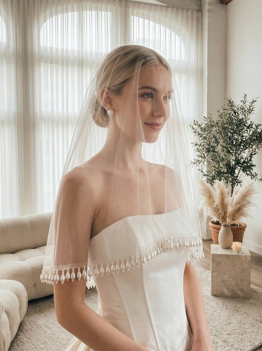 Effortless French Chic Fingertip Veil - 1.6m x 1.6m Single Layer Circle Tulle Veil, Comb-Free Modern Romantic Wedding Veil LUNA-X56