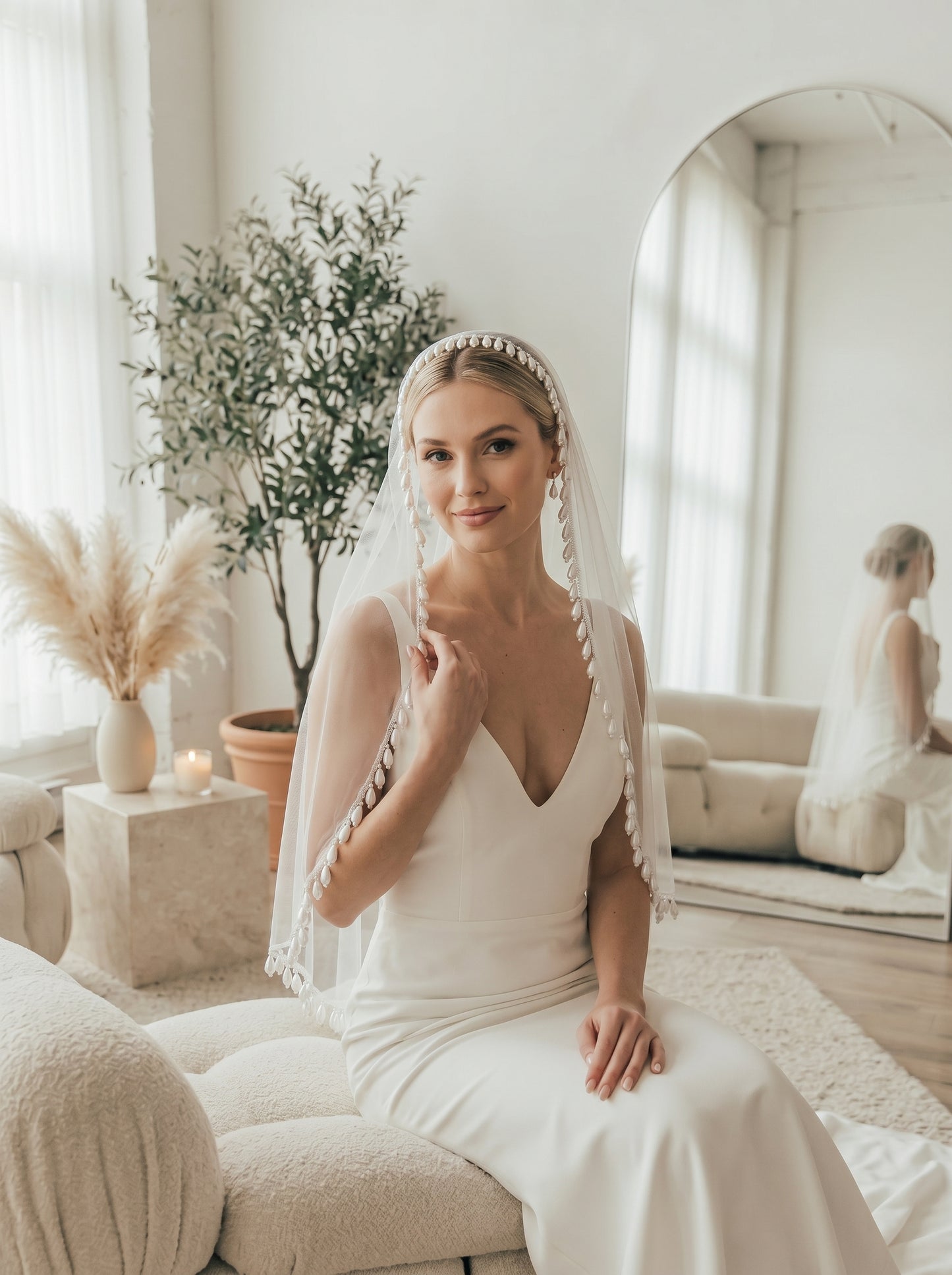 Effortless French Chic Fingertip Veil - 1.6m x 1.6m Single Layer Circle Tulle Veil, Comb-Free Modern Romantic Wedding Veil LUNA-X56