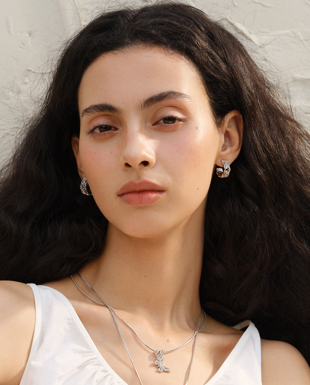 SUN HUNTER Vintage Lace Butterfly Hoop Earrings For Women S925 Silver Post C Shape Hollow Zircon Hoops Two Tone Silver Light Titanium Gold Elegant Retro Statement Jewelry  LUNA-X268