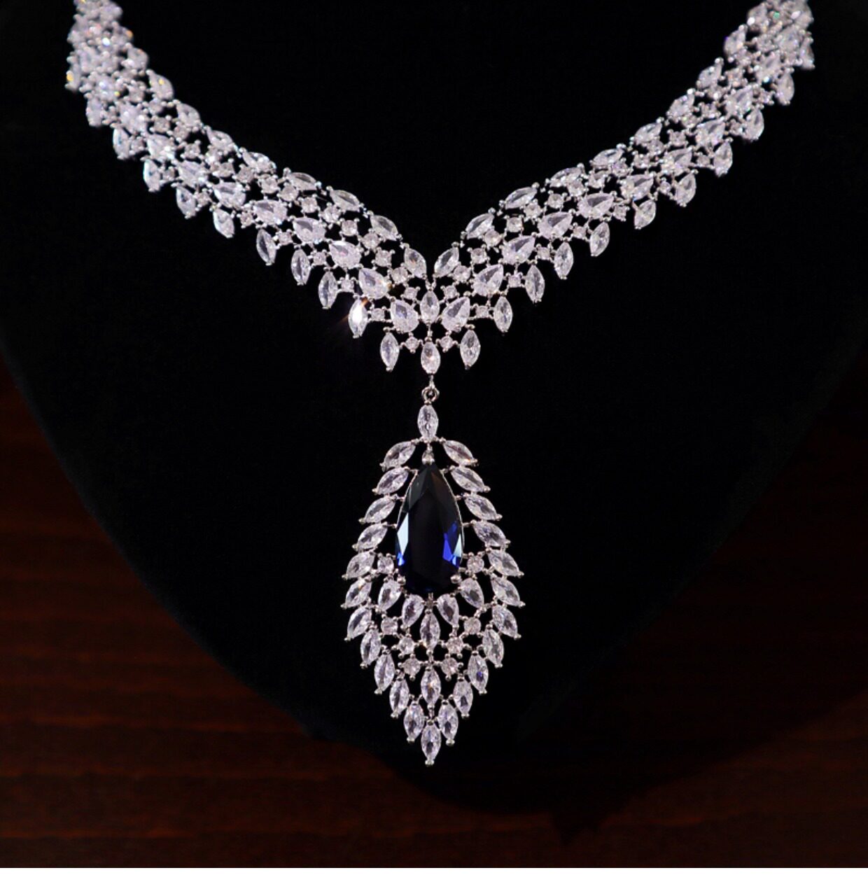 "Empress's Heritage" Vintage Big Leaf Pendant Jewelry Set, Radiant Royal Blue Ruby Red Crystal Fringe Choker & Luxury Prom Drop Earrings Duo  LUNA-X165