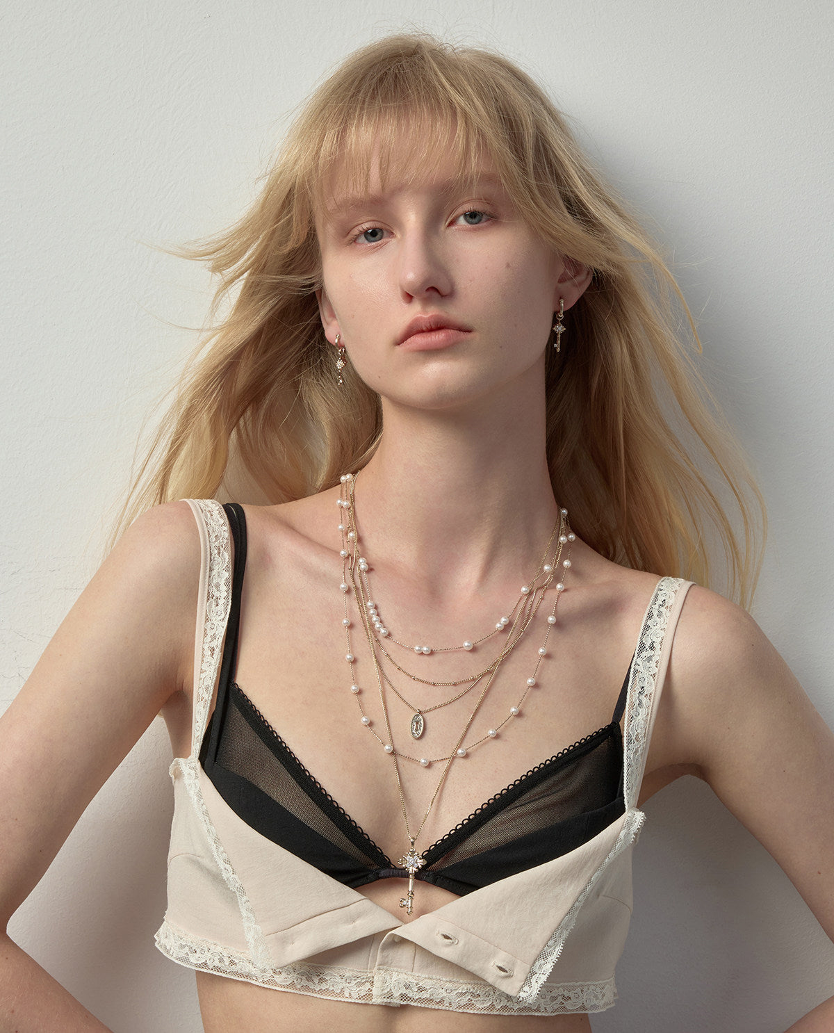 4 Layer Faux Pearl & Vintage Key Lock Pendant Stacked Necklace, Pale Titanium Gold / Silver Adjustable Long Chain for Women  LUNA-X259
