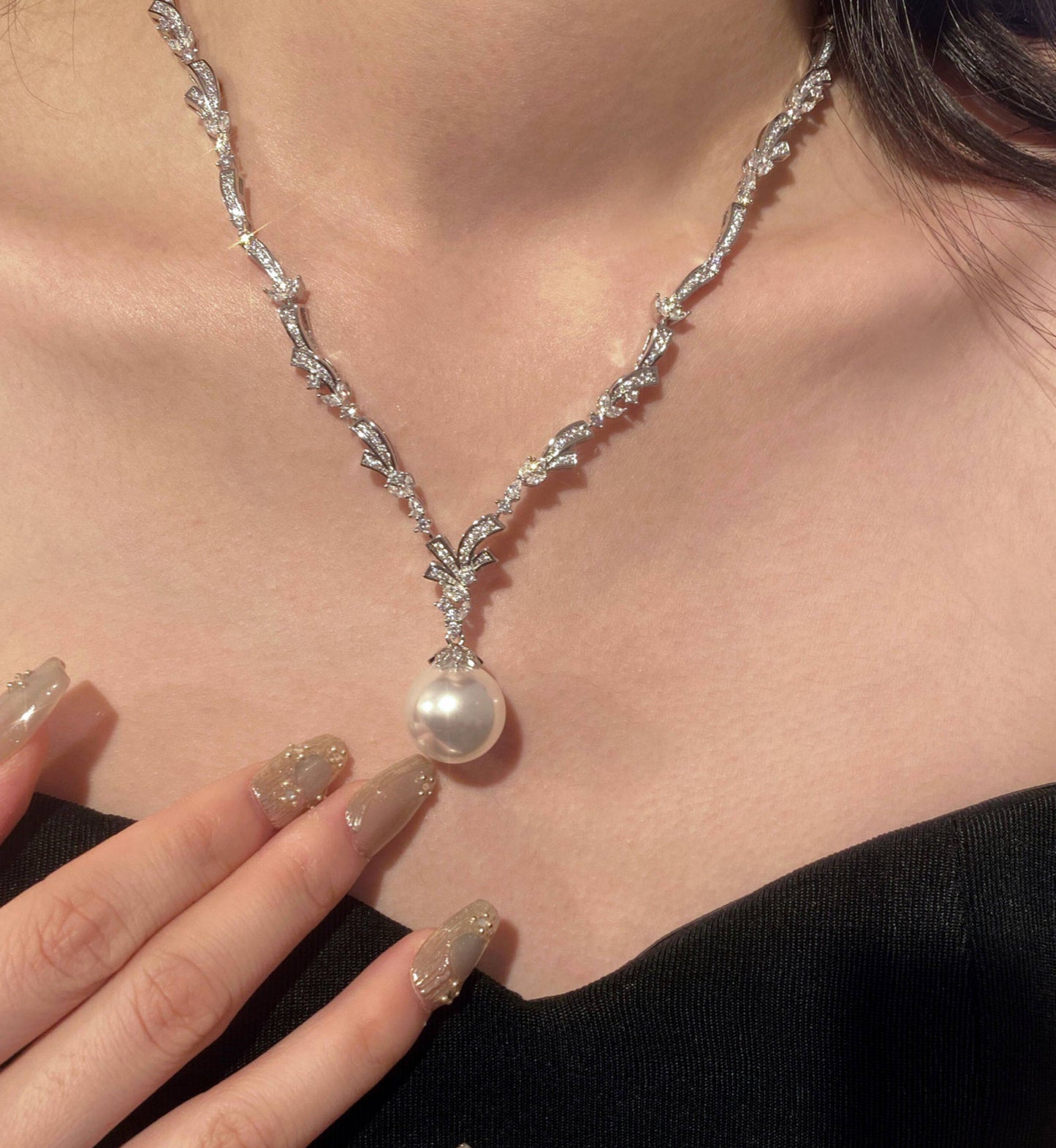 Shimmering Galaxy Cubic Zirconia V Shape Pearl Necklace For Women 14mm & 16mm Australian White Shell Pearl Adjustable 38+6cm Chain Luxury Wedding Banquet Formal Statement Jewelry Gift For Ladies Bride Mom  LUNA-X285