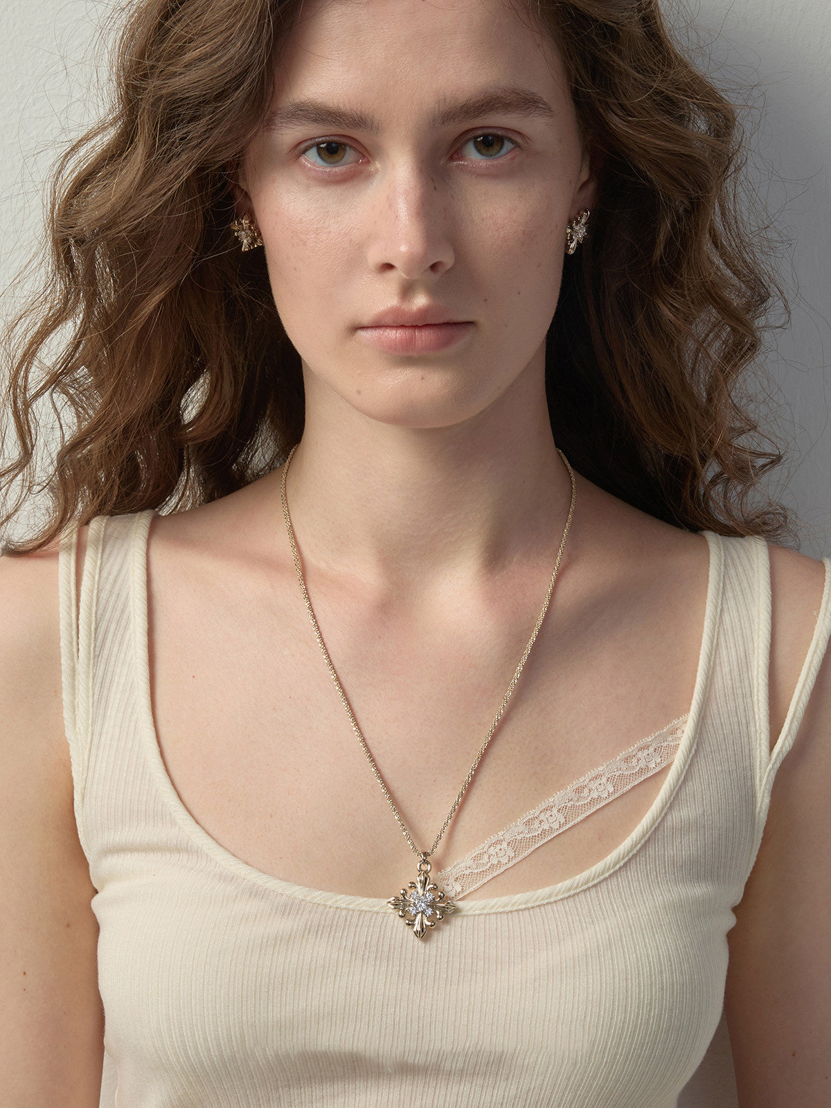 Vintage French Fleur-de-Lis Iris Flower Necklace 60cm Long Chain Synthetic Zircon Pendant Elegant Women Daily Wedding Jewelry  LUNA-X248
