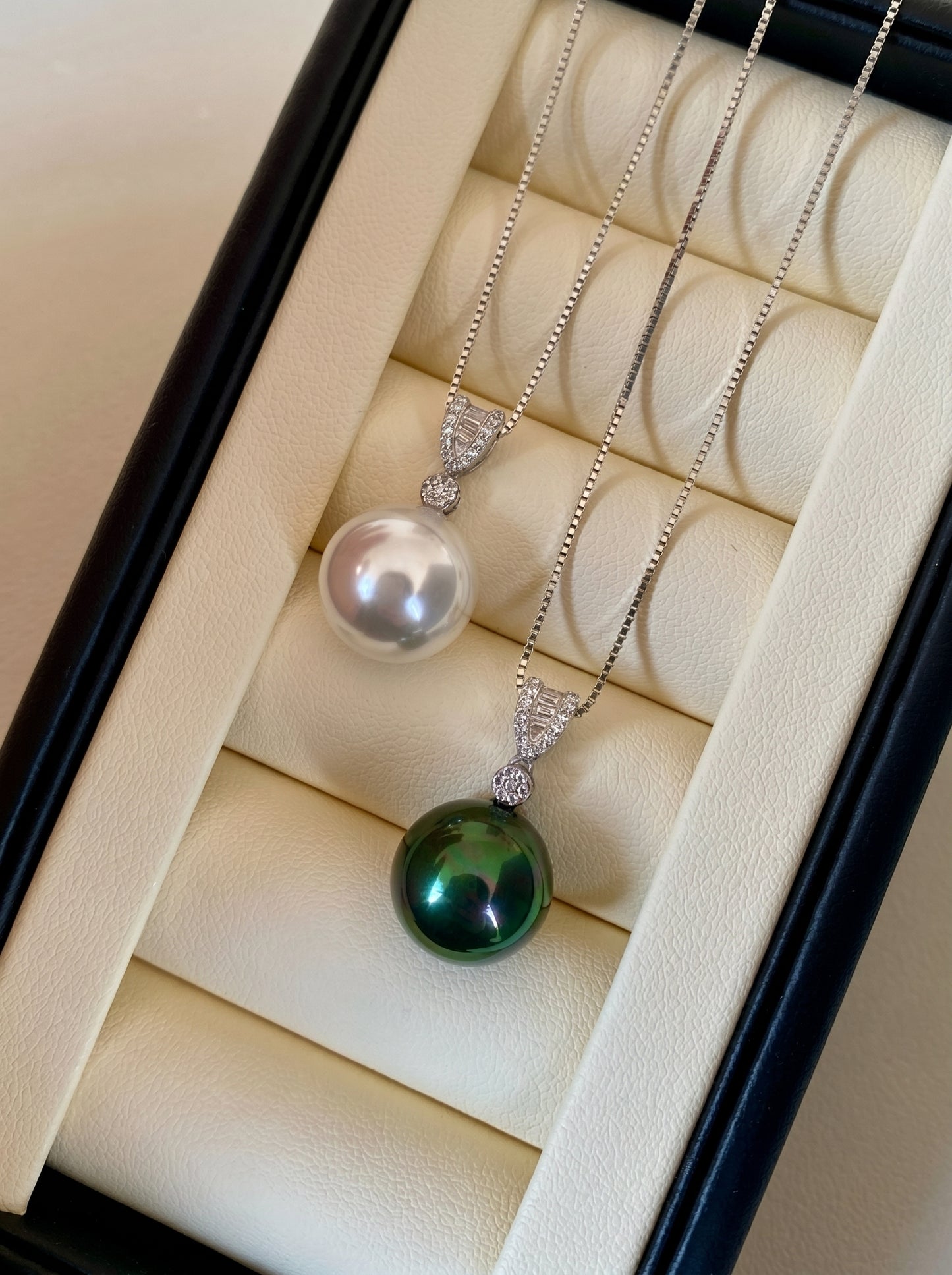S925 Sterling Silver Cubic Zirconia Pearl Pendant Necklace For Women 14mm Two Tones Peacock Black & Cool White Shell Pearl Adjustable 40+5cm Box Chain Luxury Wedding Formal Jewelry Gift For Ladies Mom LUNA-X284