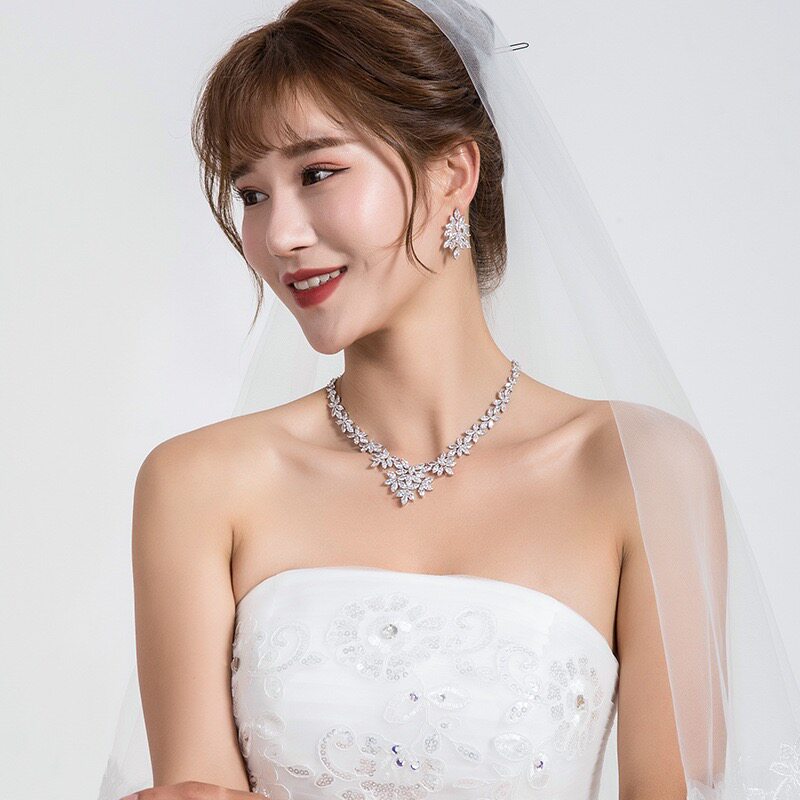 "Versailles Gala" Vintage Baroque Jewelry Set Radiant Shimmering Lace Choker & Luxury Chandelier Drop Earrings Duo LUNA-X155