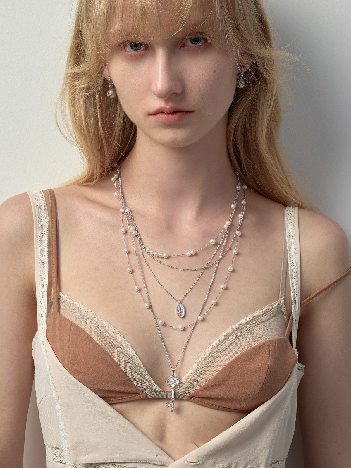 4 Layer Faux Pearl & Vintage Key Lock Pendant Stacked Necklace, Pale Titanium Gold / Silver Adjustable Long Chain for Women  LUNA-X259