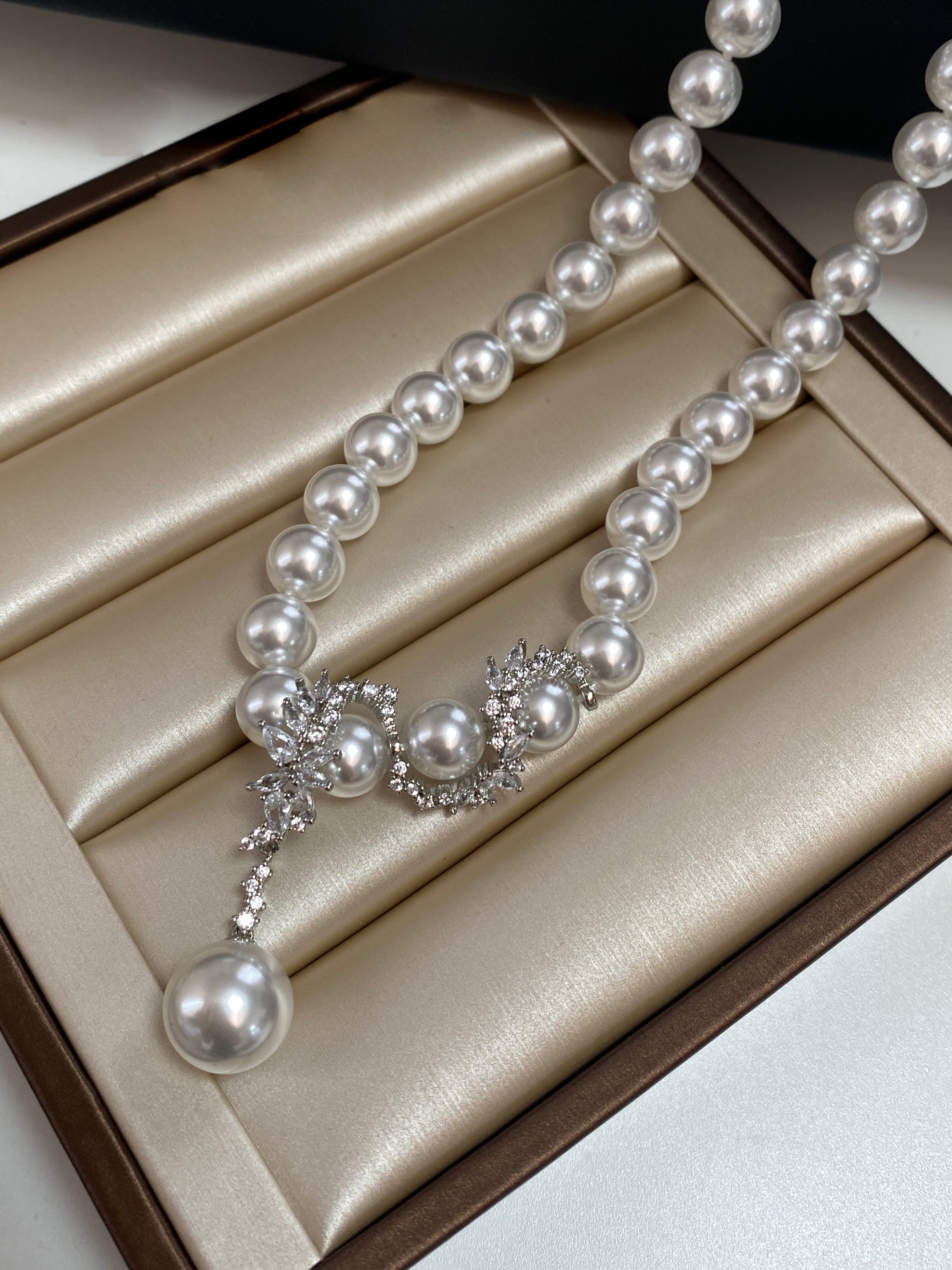 Y Drop Australian White Imitation Pearl Strand Necklace for Bridal Women, 8mm & 10mm Cool Luster Imitation Pearl with Floral Cubic Zirconia Accents, 45cm Collarbone Chain Formal Wedding Evening Party Fine Jewelry Gift LUNA-X292