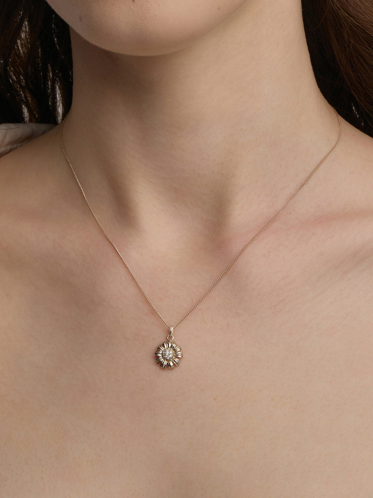 Garden Daisy Cubic Zirconia Pendant Necklace, Pale Titanium Gold Adjustable Box Chain Floral Jewelry for Women  LUNA-X252