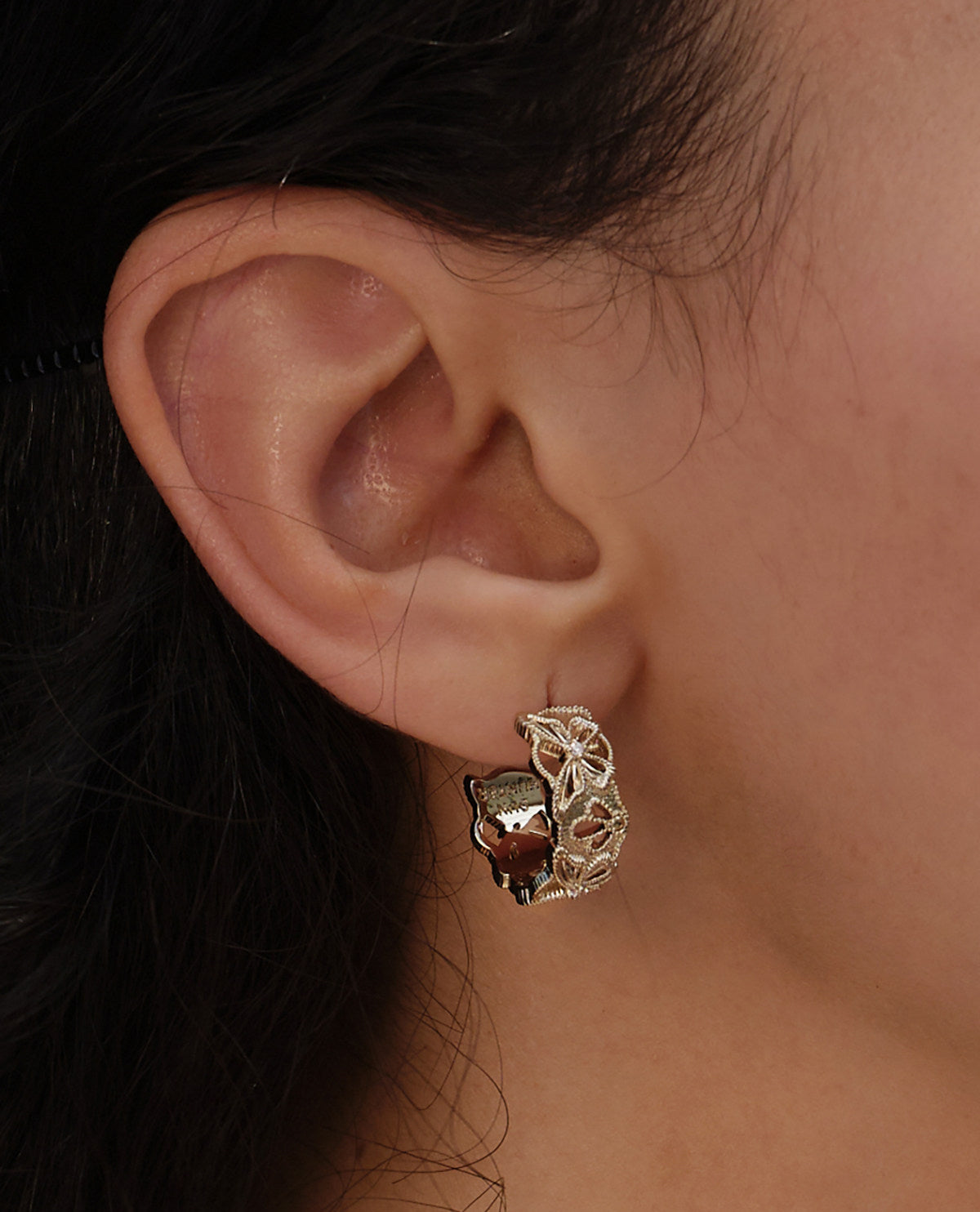 SUN HUNTER Vintage Lace Butterfly Hoop Earrings For Women S925 Silver Post C Shape Hollow Zircon Hoops Two Tone Silver Light Titanium Gold Elegant Retro Statement Jewelry  LUNA-X268