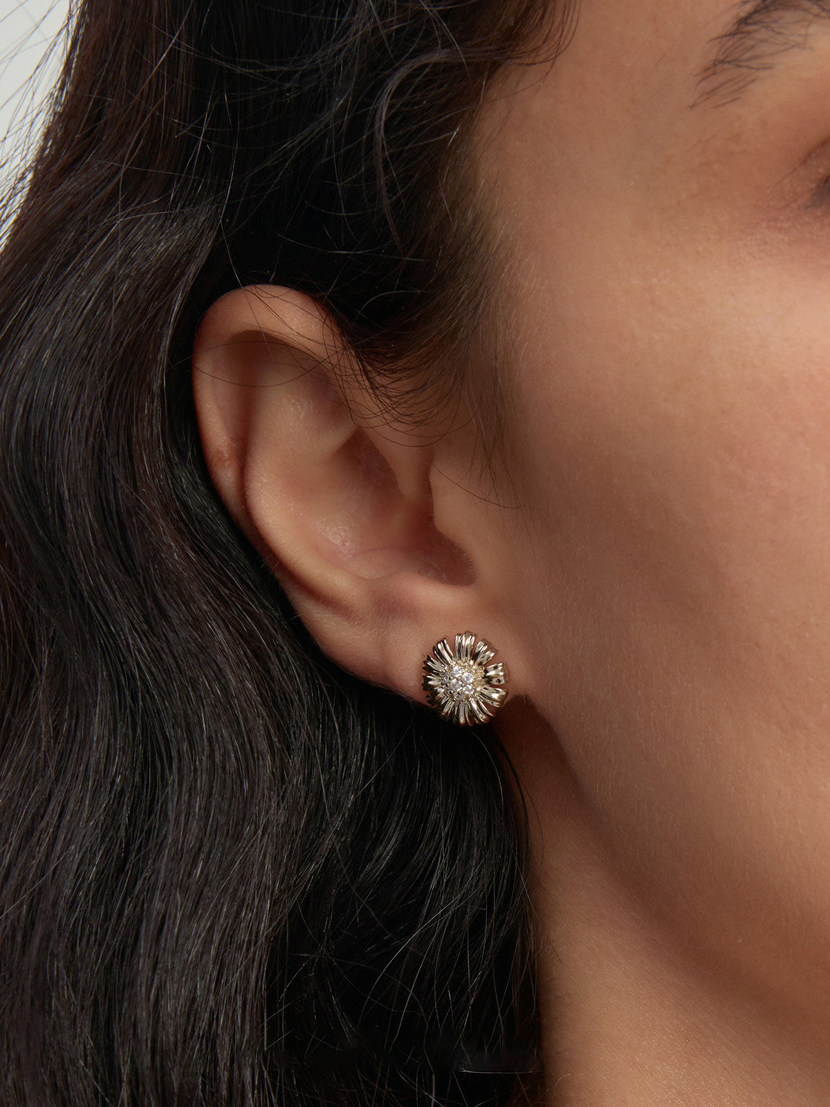 Retro Garden Daisy Floral Stud Earrings 12mm Light Titanium Gold S925 Silver Pin  LUNA-X264
