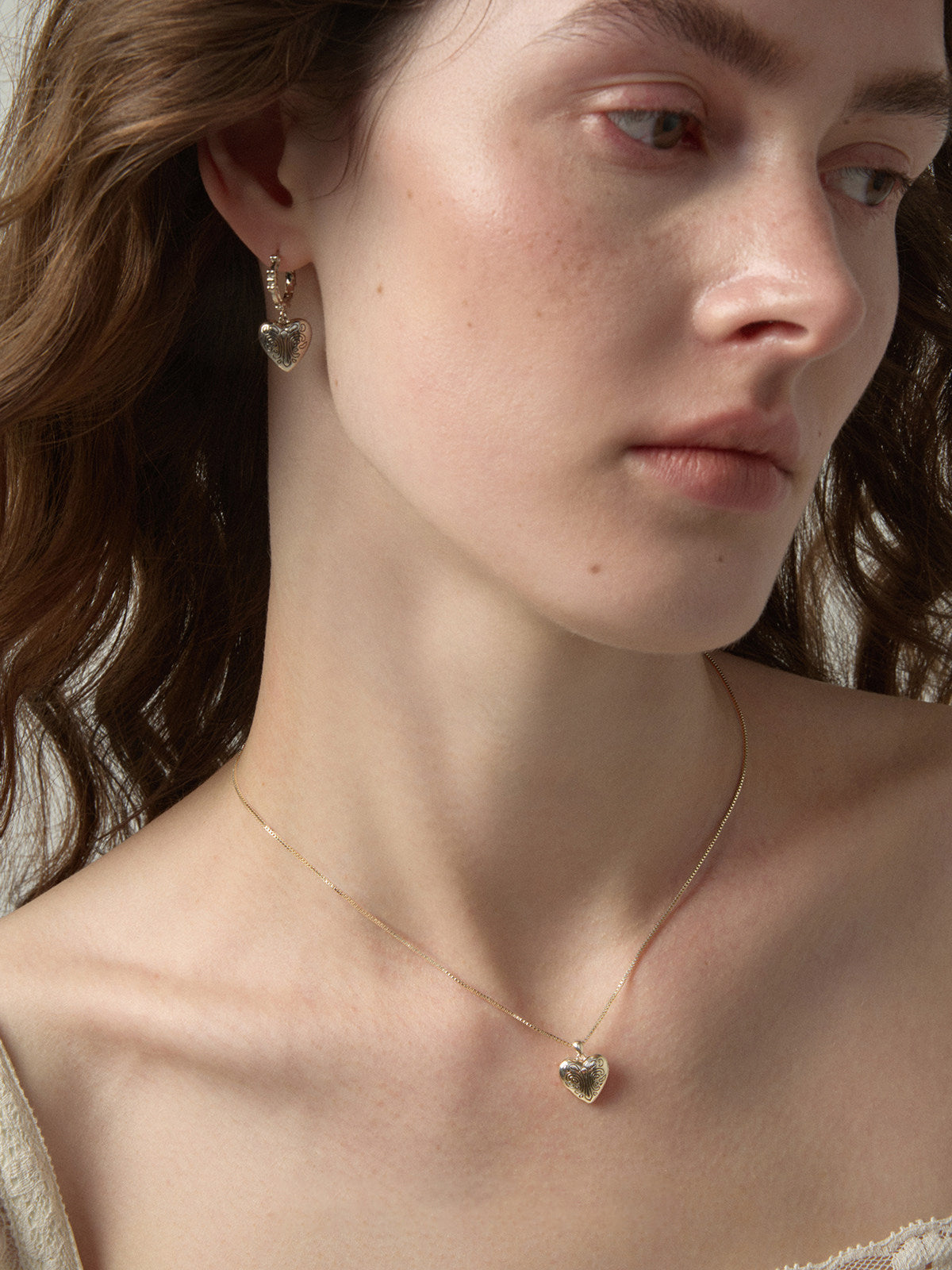 Vintage Engraved Swirl Heart Pendant Necklace For Women Light Titanium Gold Plated Copper Adjustable 36+6cm Box Chain Minimalist Retro Emotional Layering Jewelry  LUNA-X276