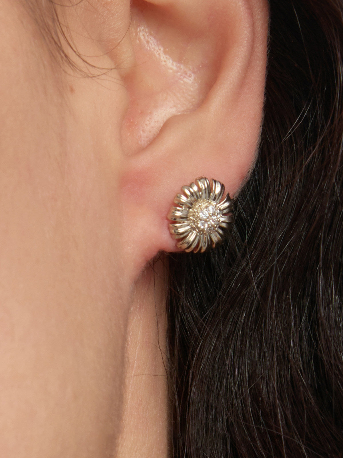 Retro Garden Daisy Floral Stud Earrings 12mm Light Titanium Gold S925 Silver Pin  LUNA-X264