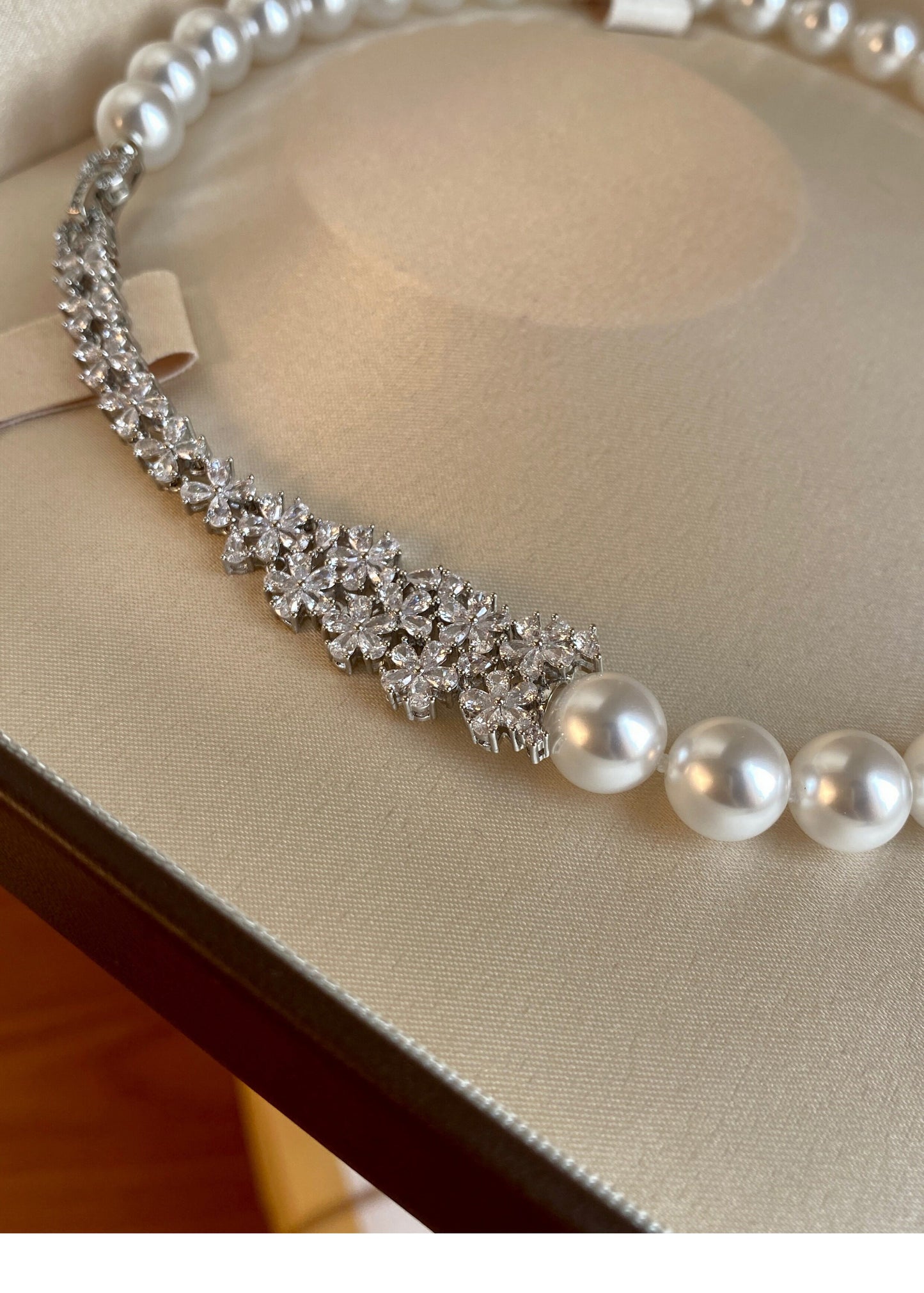 Bridal Floral Crystal Cluster Pearl Choker Necklace for Women, 10mm Cool Luster Australian White Round Pearl Collarbone Chain 43cm Formal Wedding Gala Statement Fine Jewelry Gift  LUNA-X291