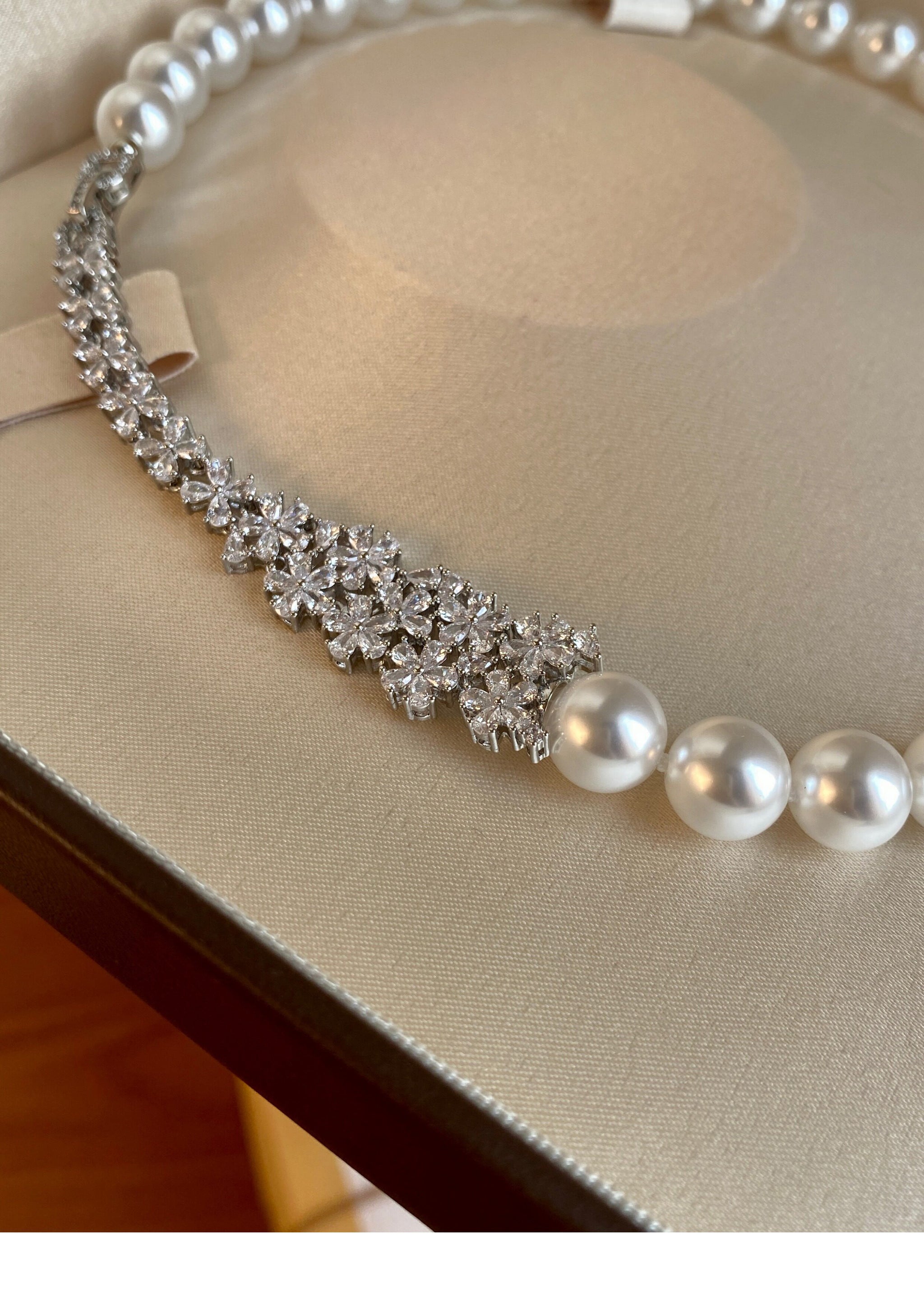Bridal Floral Crystal Cluster Pearl Choker Necklace for Women, 10mm Cool Luster Australian White Round Pearl Collarbone Chain 43cm Formal Wedding Gala Statement Fine Jewelry Gift  LUNA-X291