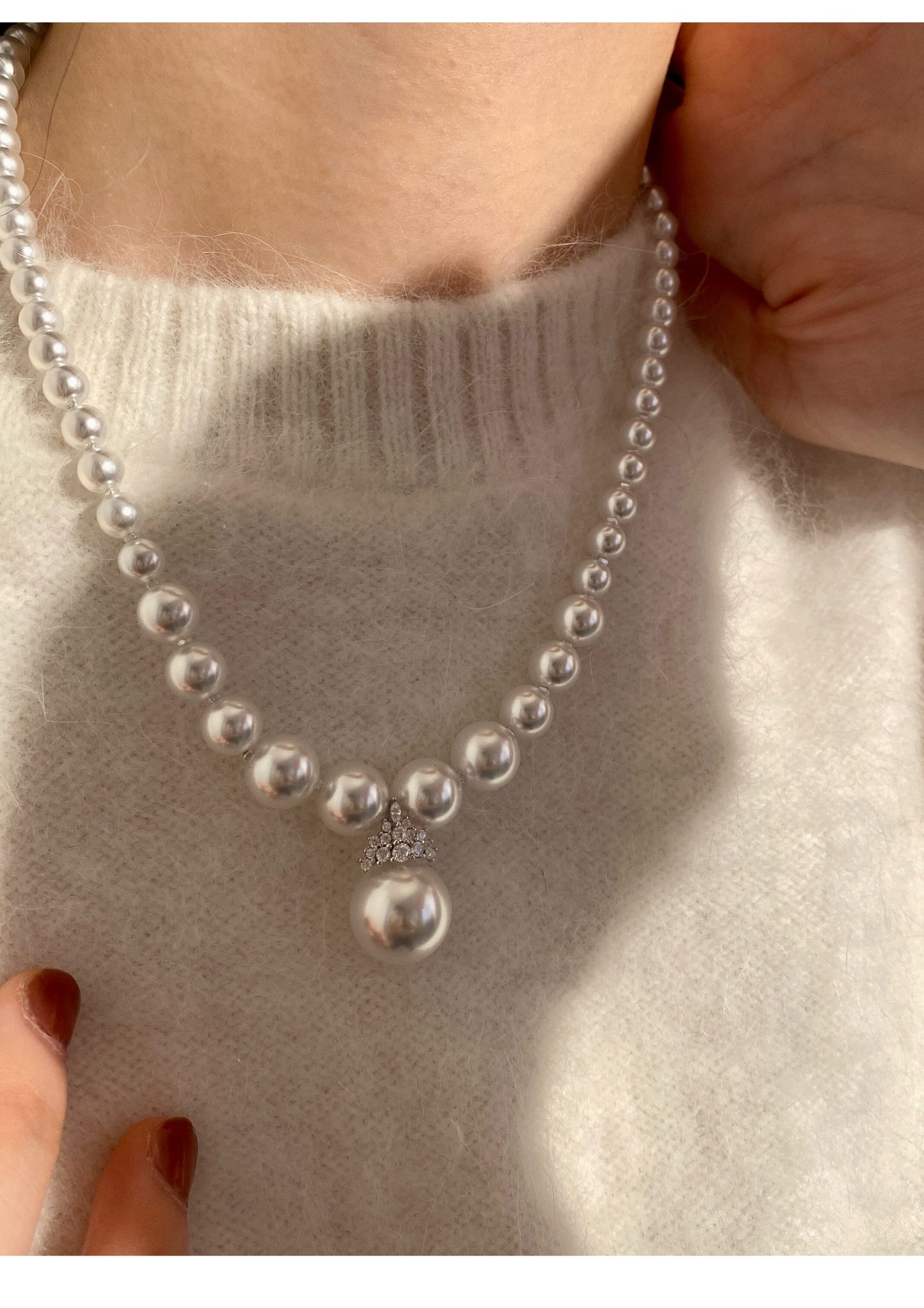 Vintage V-Shape Australian White Pearl Necklace for Women, Gradient Cool Luster Pearl Strand with Sparkling Cubic Zirconia Drop Pendant Adjustable 45+5cm Collarbone Chain Wedding Bridal Formal Fine Jewelry Gift  LUNA-X293