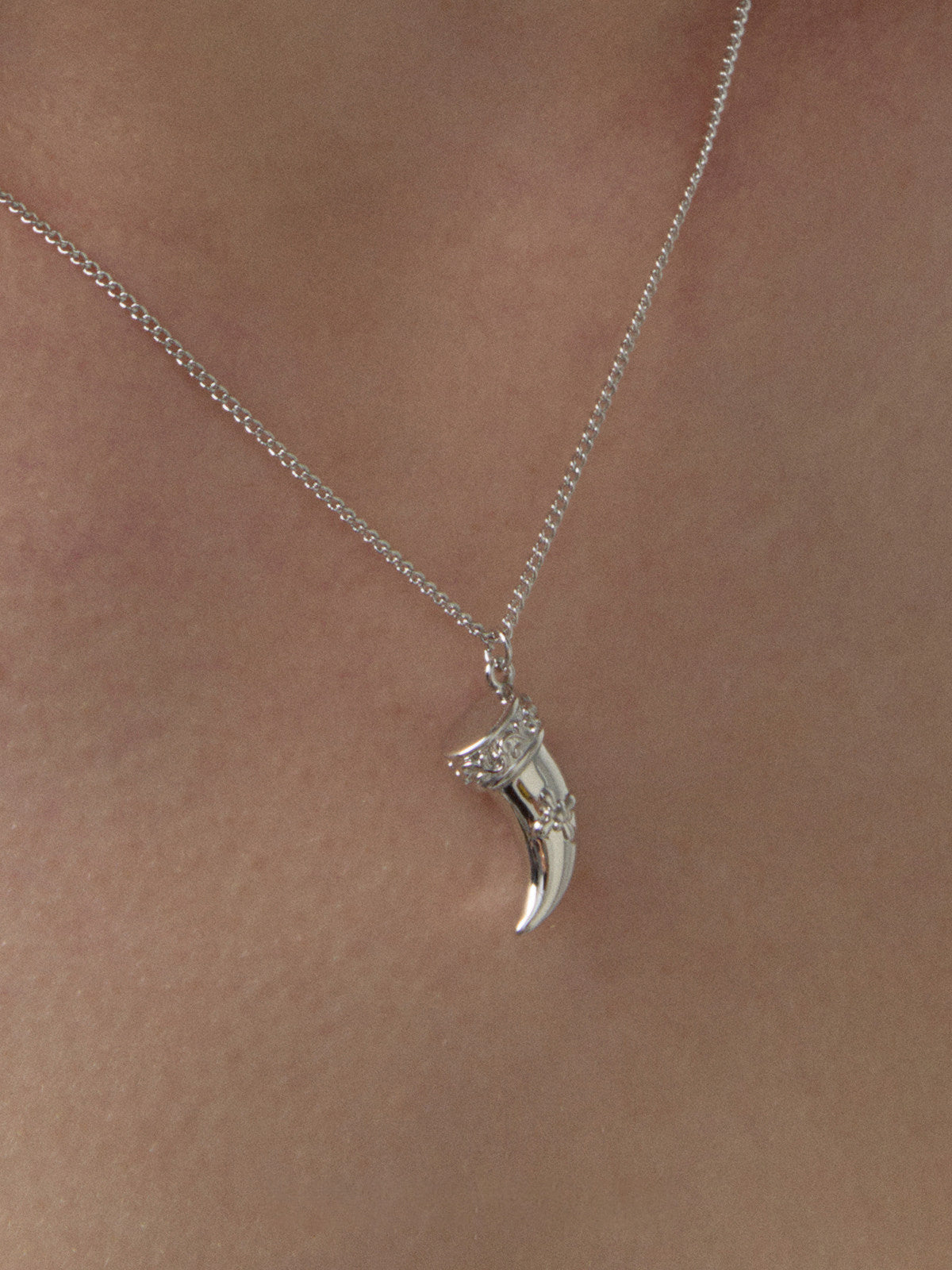 Vintage Horn Pendant Necklace For Women Dainty Zircon Inlaid Four Point Star Charm Adjustable Chain Two Tone Light Gold Silver Retro Daily Layering Jewelry  LUNA-X267