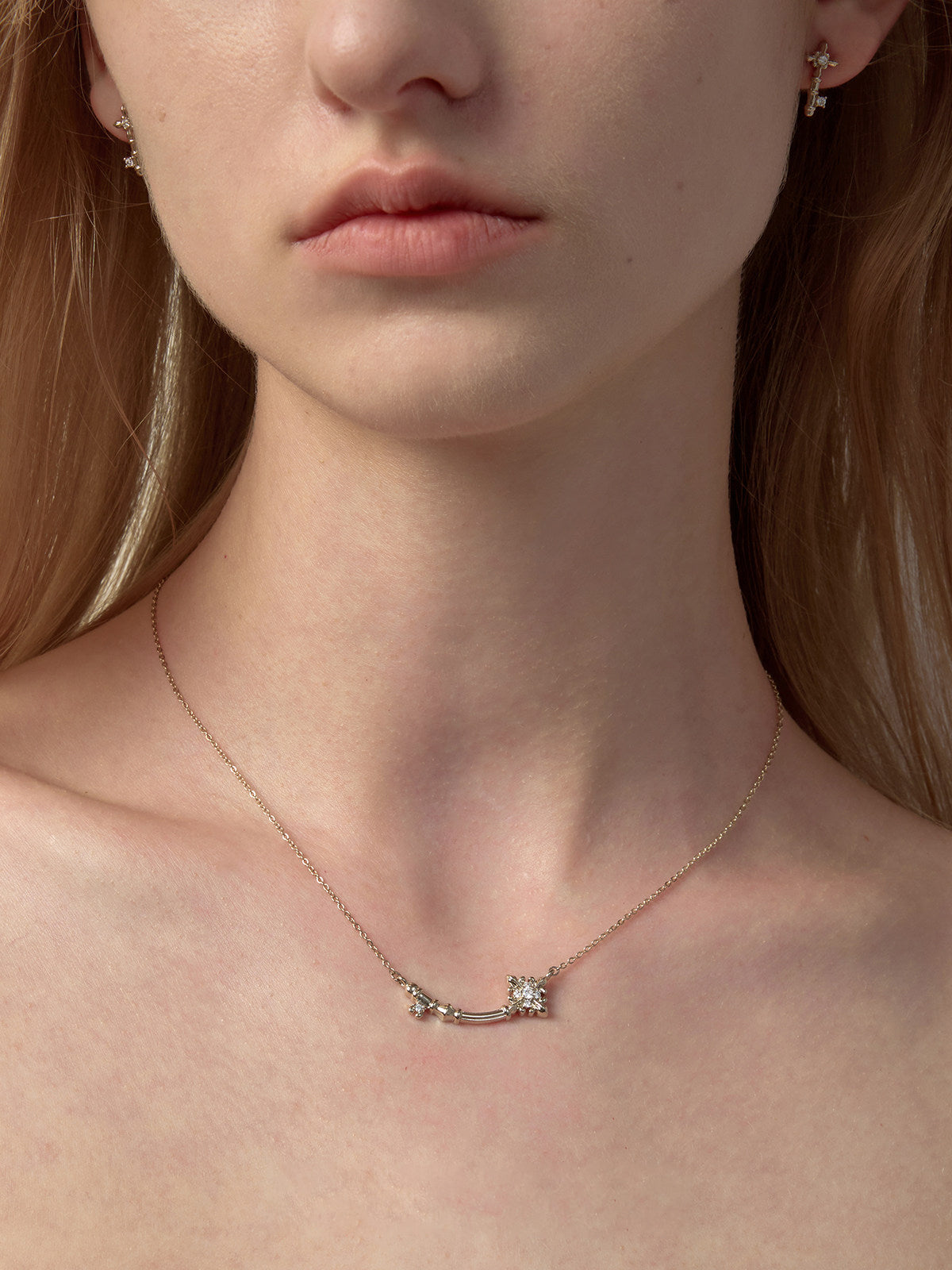 Twisted Star Curved Bar Cubic Zirconia Dainty Pendant Necklace, Minimalist K Gold Adjustable Choker for Women   LUNA-X250