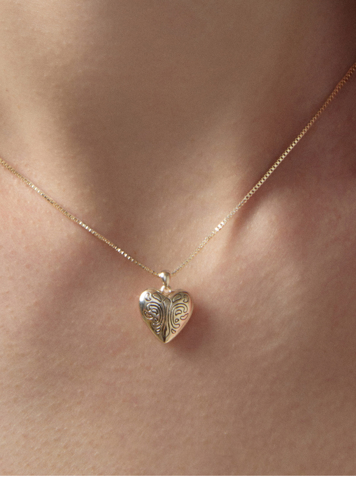 Vintage Engraved Swirl Heart Pendant Necklace For Women Light Titanium Gold Plated Copper Adjustable 36+6cm Box Chain Minimalist Retro Emotional Layering Jewelry  LUNA-X276