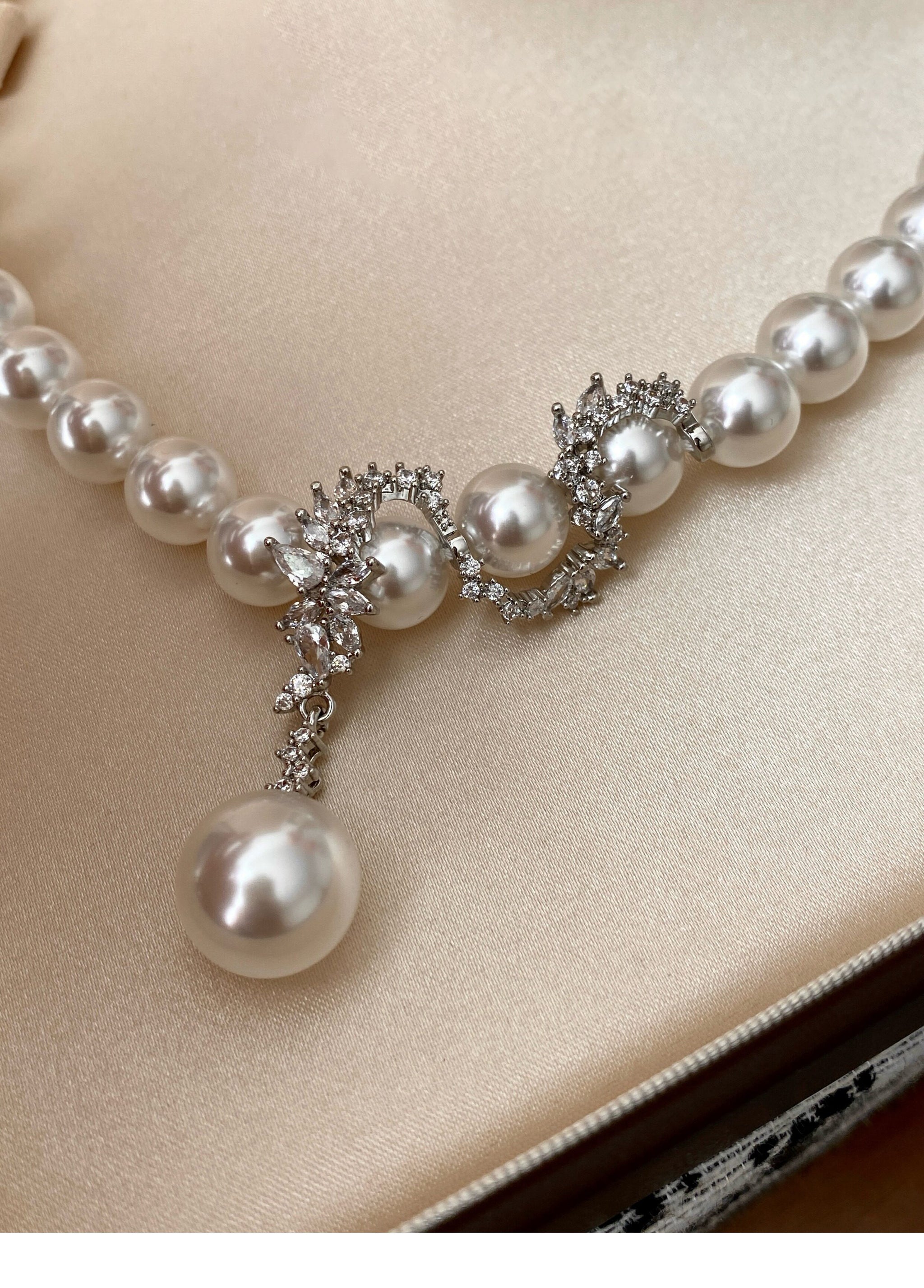 Y Drop Australian White Imitation Pearl Strand Necklace for Bridal Women, 8mm & 10mm Cool Luster Imitation Pearl with Floral Cubic Zirconia Accents, 45cm Collarbone Chain Formal Wedding Evening Party Fine Jewelry Gift LUNA-X292