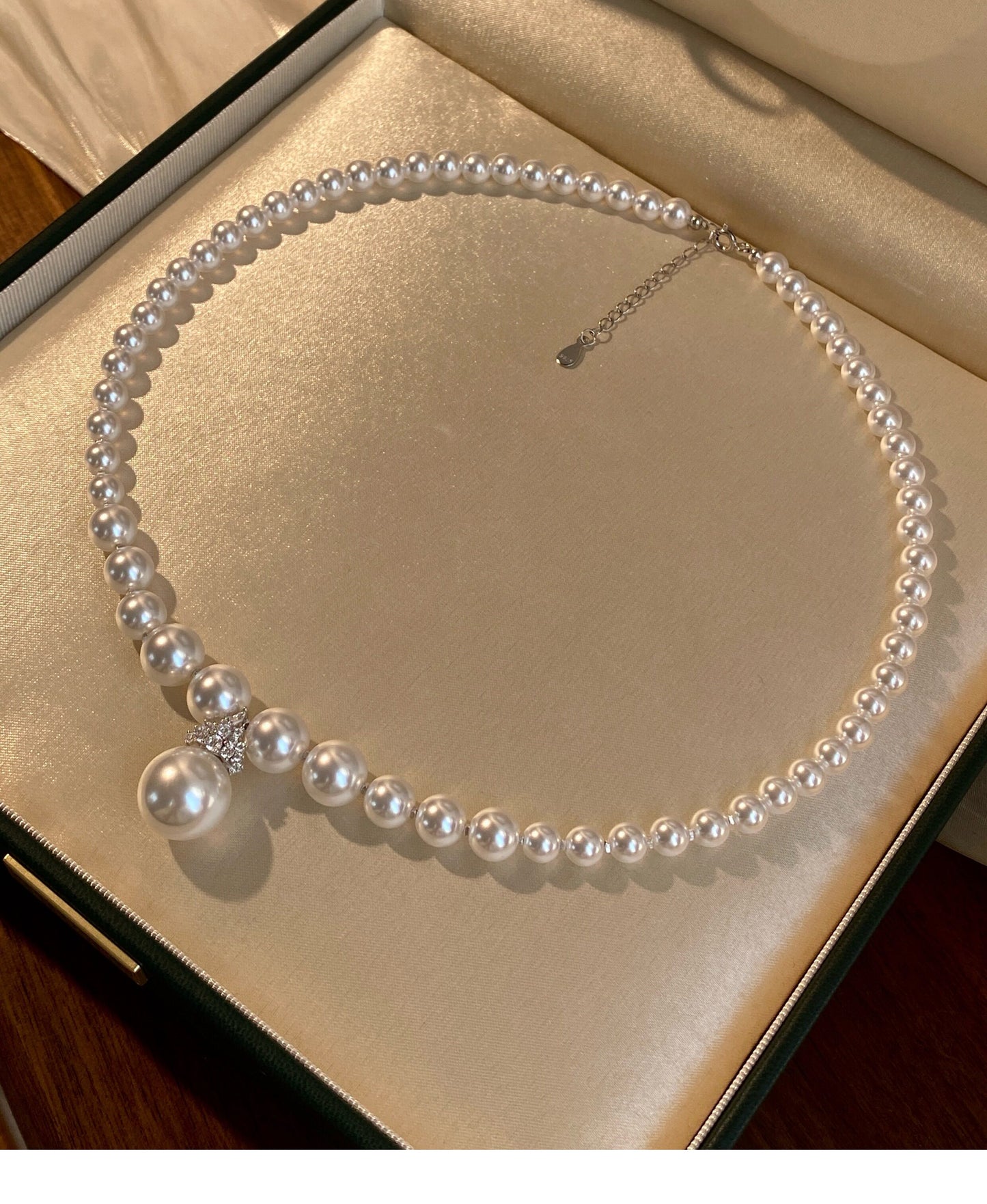 Vintage V-Shape Australian White Pearl Necklace for Women, Gradient Cool Luster Pearl Strand with Sparkling Cubic Zirconia Drop Pendant Adjustable 45+5cm Collarbone Chain Wedding Bridal Formal Fine Jewelry Gift  LUNA-X293