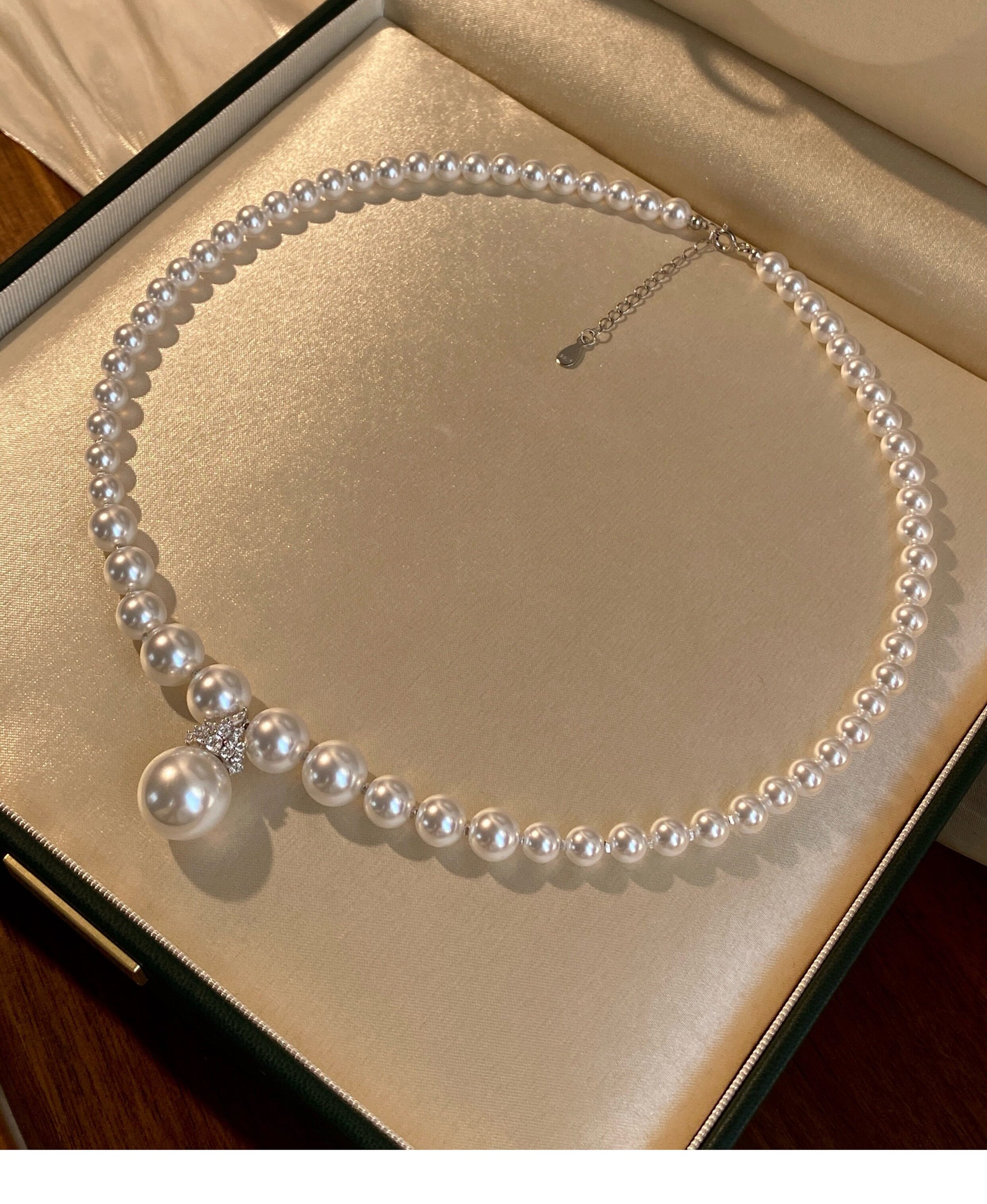 Vintage V-Shape Australian White Pearl Necklace for Women, Gradient Cool Luster Pearl Strand with Sparkling Cubic Zirconia Drop Pendant Adjustable 45+5cm Collarbone Chain Wedding Bridal Formal Fine Jewelry Gift  LUNA-X293