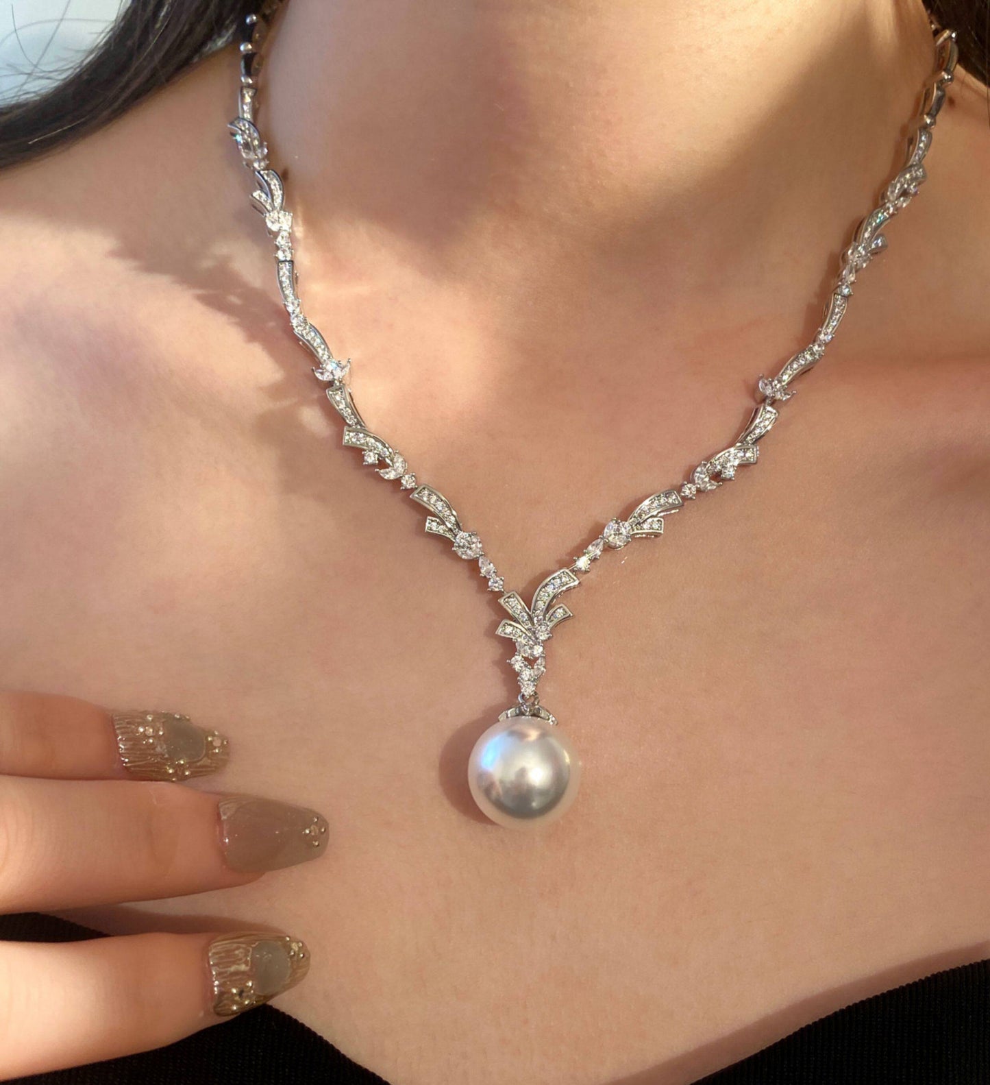 Shimmering Galaxy Cubic Zirconia V Shape Pearl Necklace For Women 14mm & 16mm Australian White Shell Pearl Adjustable 38+6cm Chain Luxury Wedding Banquet Formal Statement Jewelry Gift For Ladies Bride Mom  LUNA-X285
