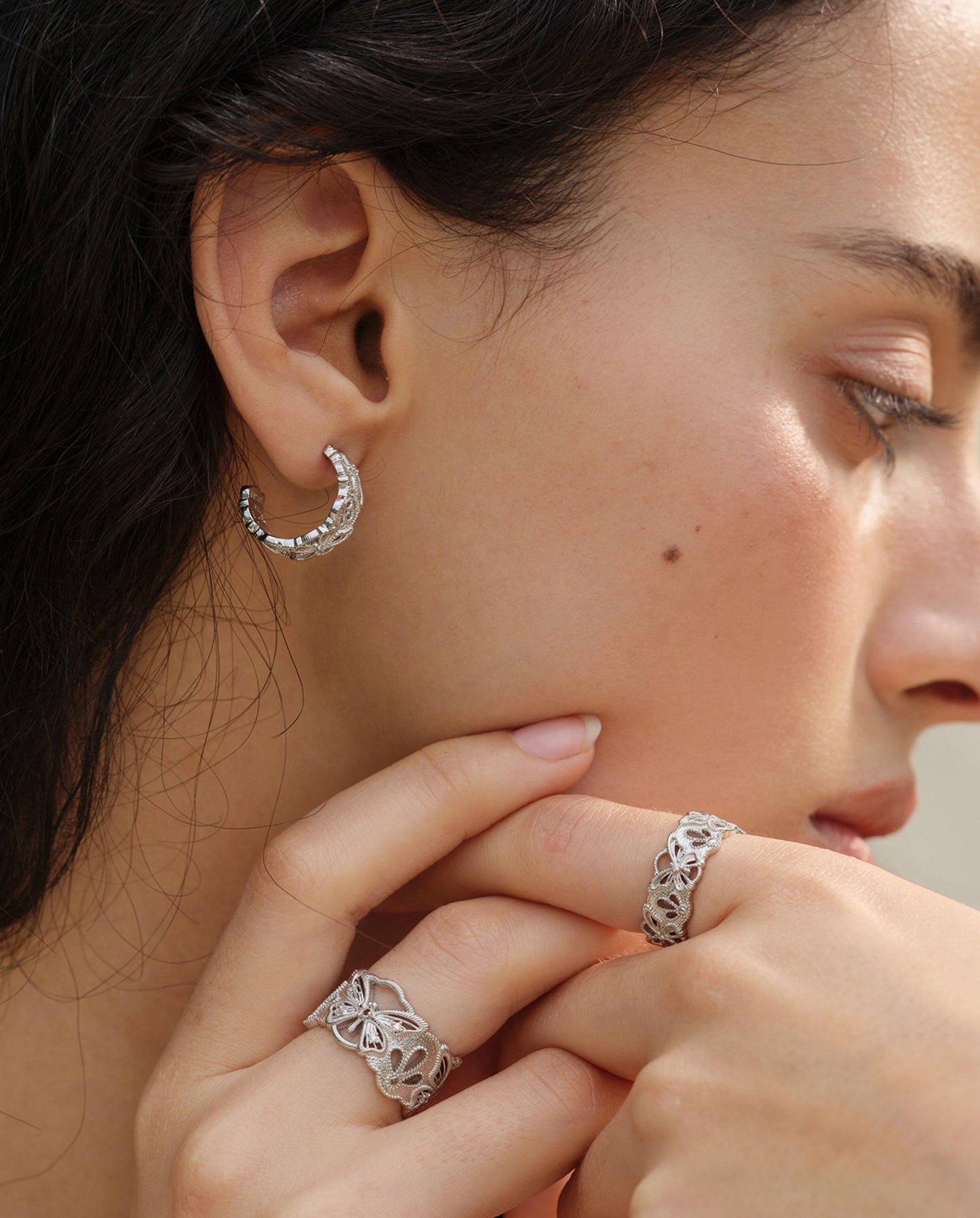 SUN HUNTER Vintage Lace Butterfly Hoop Earrings For Women S925 Silver Post C Shape Hollow Zircon Hoops Two Tone Silver Light Titanium Gold Elegant Retro Statement Jewelry  LUNA-X268
