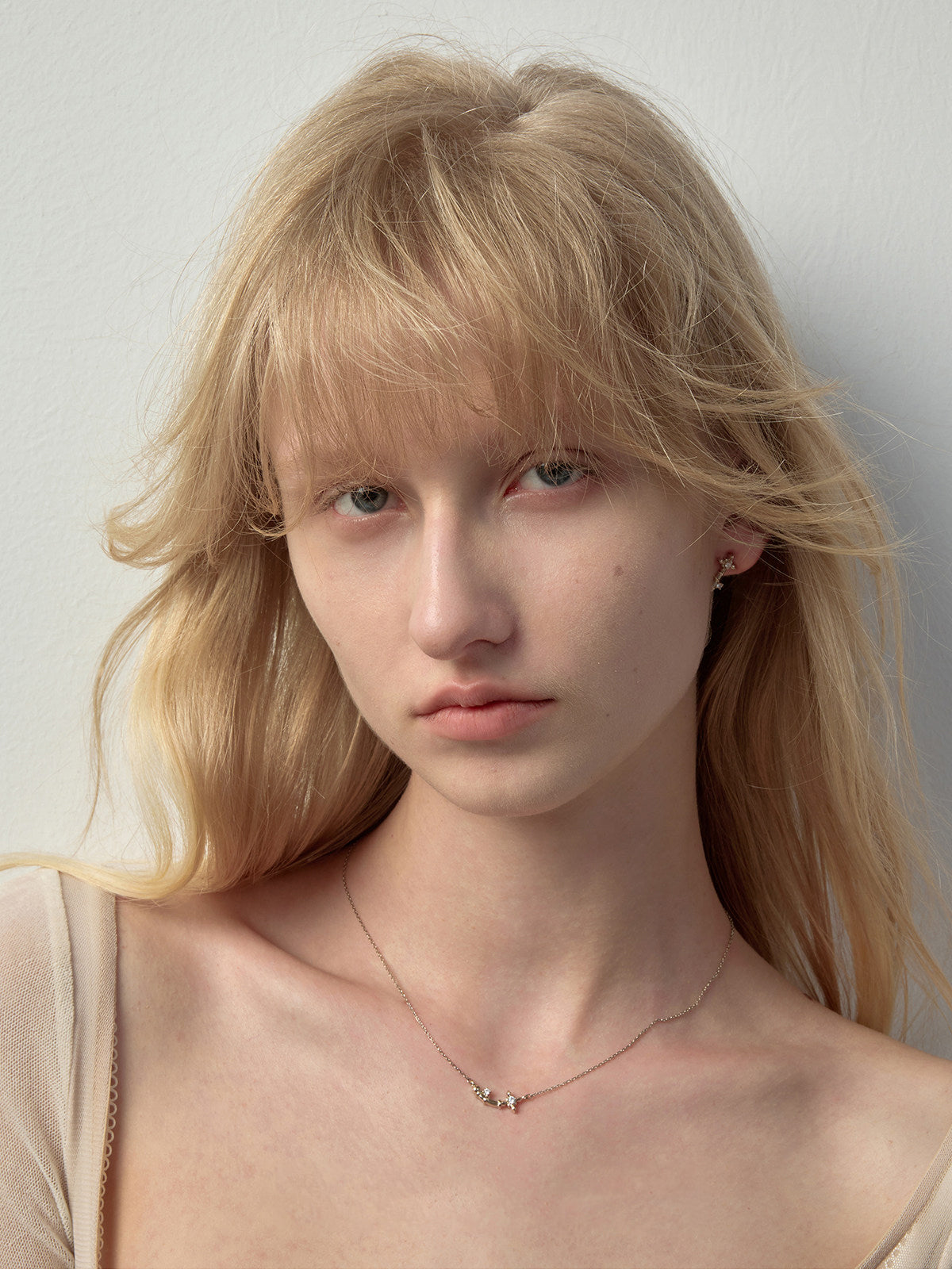 Twisted Star Curved Bar Cubic Zirconia Dainty Pendant Necklace, Minimalist K Gold Adjustable Choker for Women   LUNA-X250