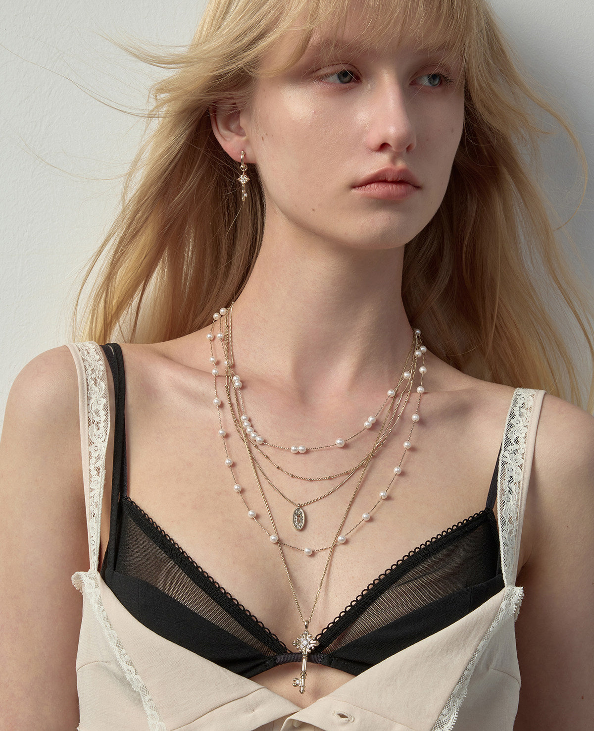 4 Layer Faux Pearl & Vintage Key Lock Pendant Stacked Necklace, Pale Titanium Gold / Silver Adjustable Long Chain for Women  LUNA-X259