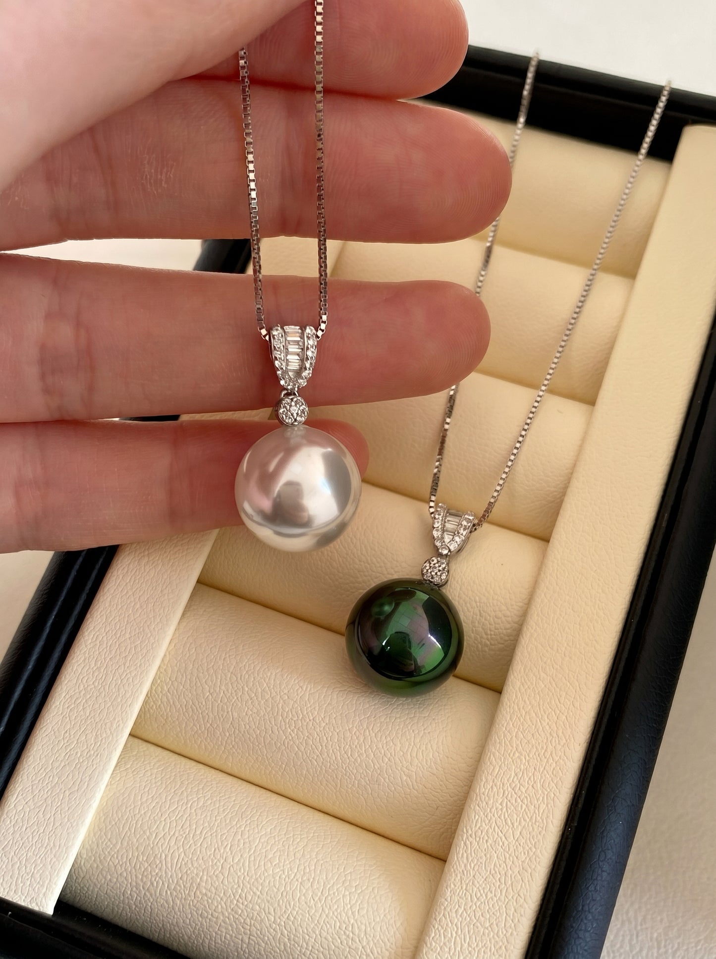 S925 Sterling Silver Cubic Zirconia Pearl Pendant Necklace For Women 14mm Two Tones Peacock Black & Cool White Shell Pearl Adjustable 40+5cm Box Chain Luxury Wedding Formal Jewelry Gift For Ladies Mom LUNA-X284