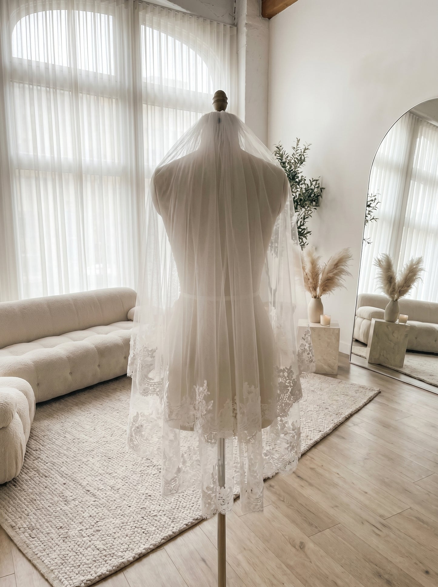 Retro Hollywood Voluminous Fingertip Veil - Layered Soft Tulle Bridal Veil with Metal Comb, Classic Bridal Blusher Veil LUNA-X58