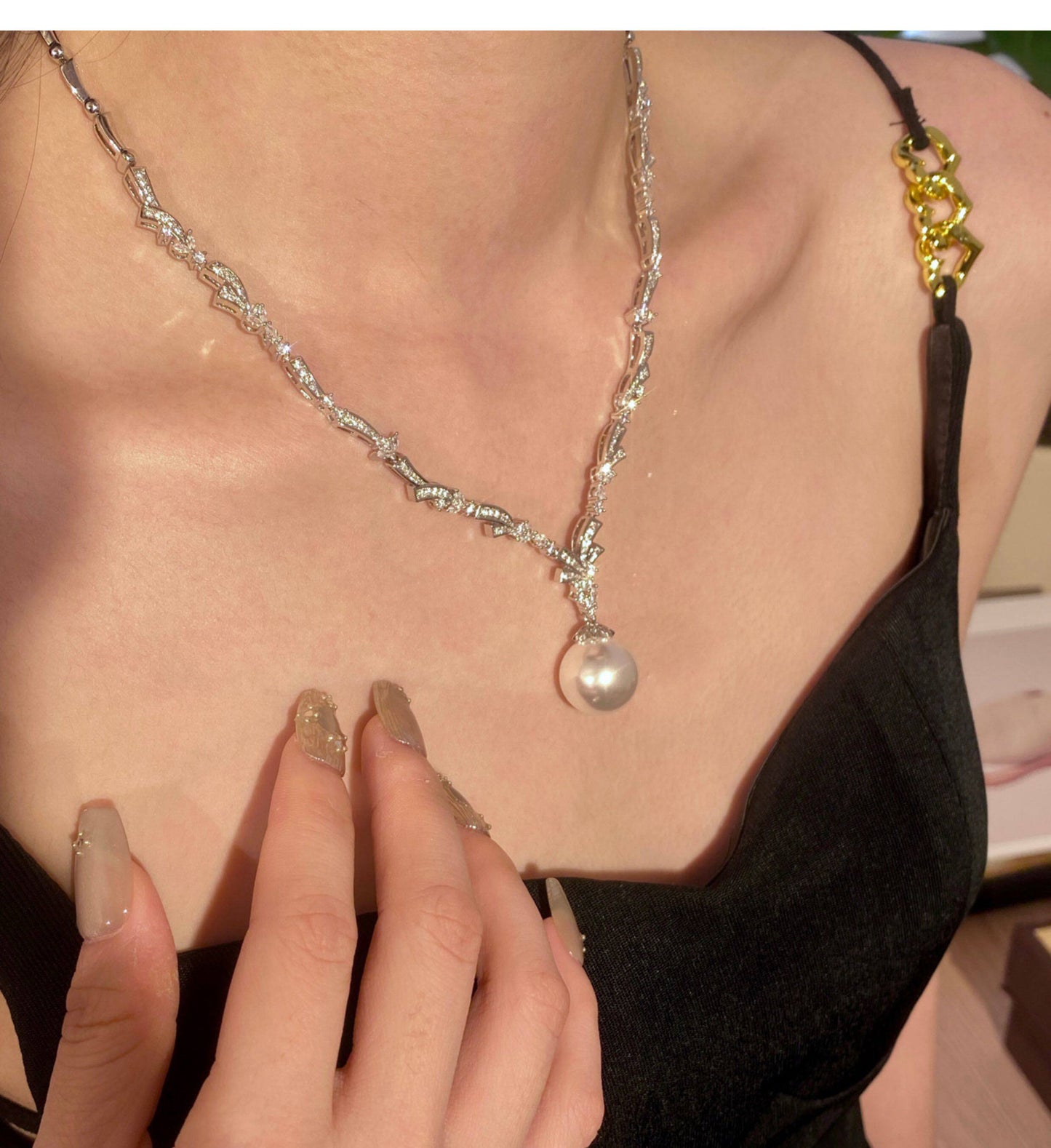 Shimmering Galaxy Cubic Zirconia V Shape Pearl Necklace For Women 14mm & 16mm Australian White Shell Pearl Adjustable 38+6cm Chain Luxury Wedding Banquet Formal Statement Jewelry Gift For Ladies Bride Mom  LUNA-X285