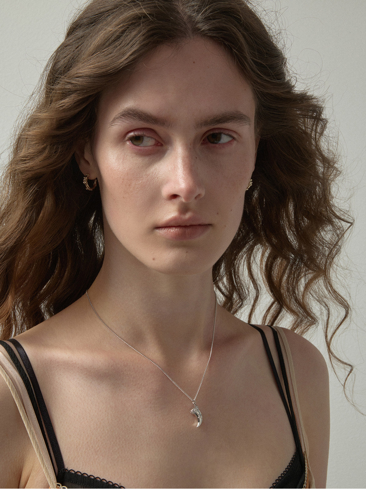 Vintage Horn Pendant Necklace For Women Dainty Zircon Inlaid Four Point Star Charm Adjustable Chain Two Tone Light Gold Silver Retro Daily Layering Jewelry  LUNA-X267