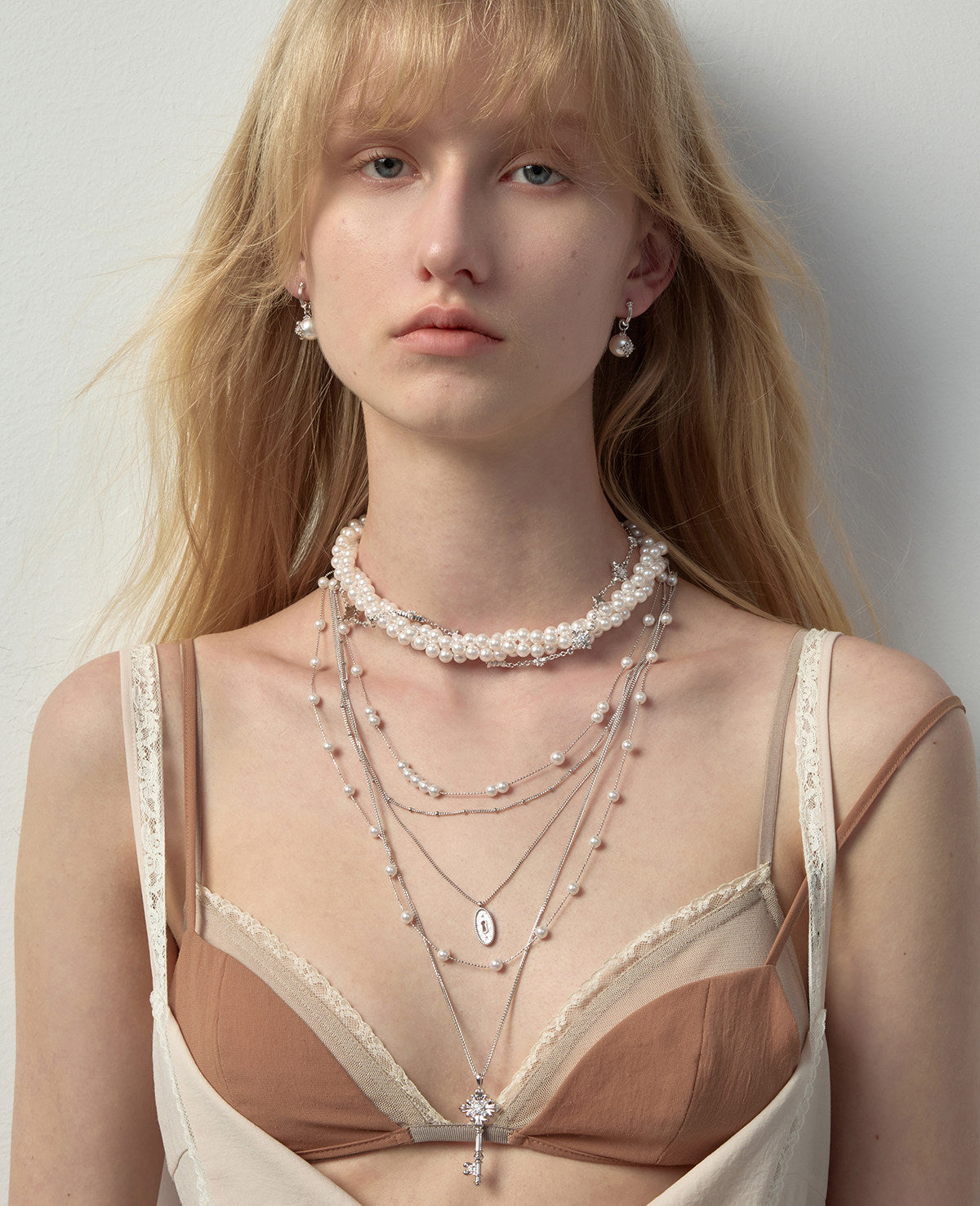 4 Layer Faux Pearl & Vintage Key Lock Pendant Stacked Necklace, Pale Titanium Gold / Silver Adjustable Long Chain for Women  LUNA-X259