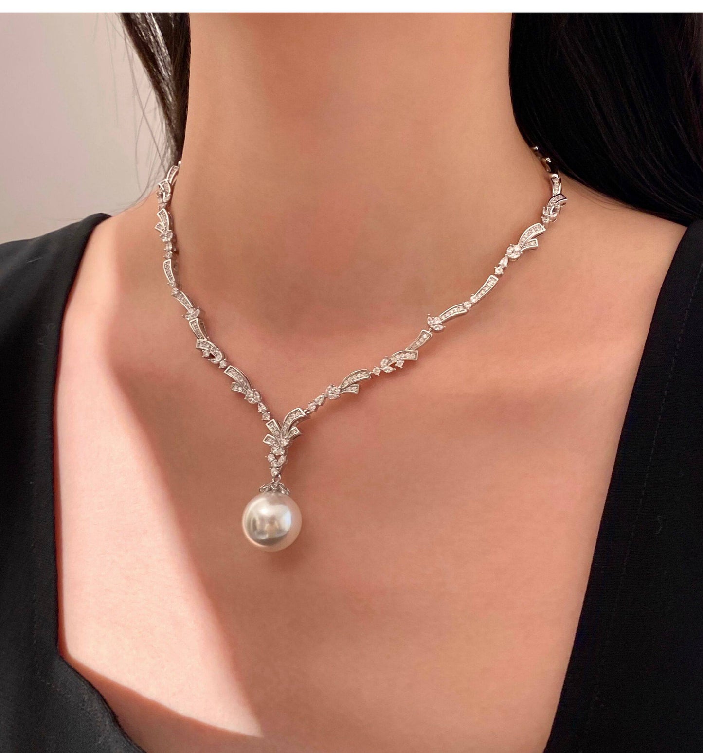 Shimmering Galaxy Cubic Zirconia V Shape Pearl Necklace For Women 14mm & 16mm Australian White Shell Pearl Adjustable 38+6cm Chain Luxury Wedding Banquet Formal Statement Jewelry Gift For Ladies Bride Mom  LUNA-X285