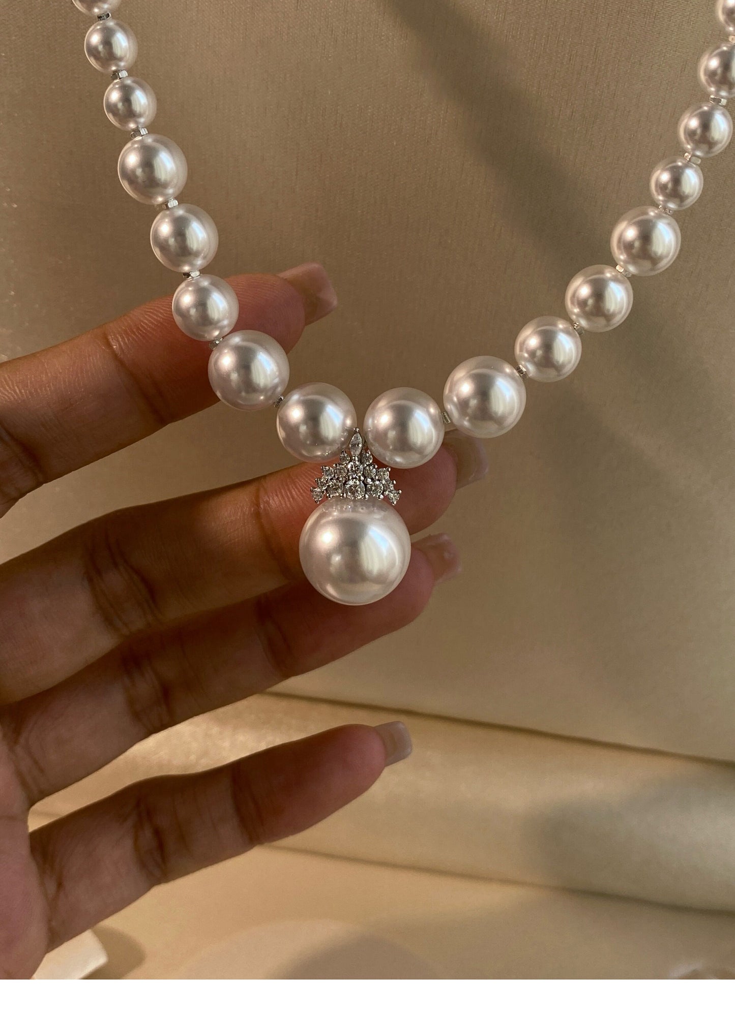 Vintage V-Shape Australian White Pearl Necklace for Women, Gradient Cool Luster Pearl Strand with Sparkling Cubic Zirconia Drop Pendant Adjustable 45+5cm Collarbone Chain Wedding Bridal Formal Fine Jewelry Gift  LUNA-X293