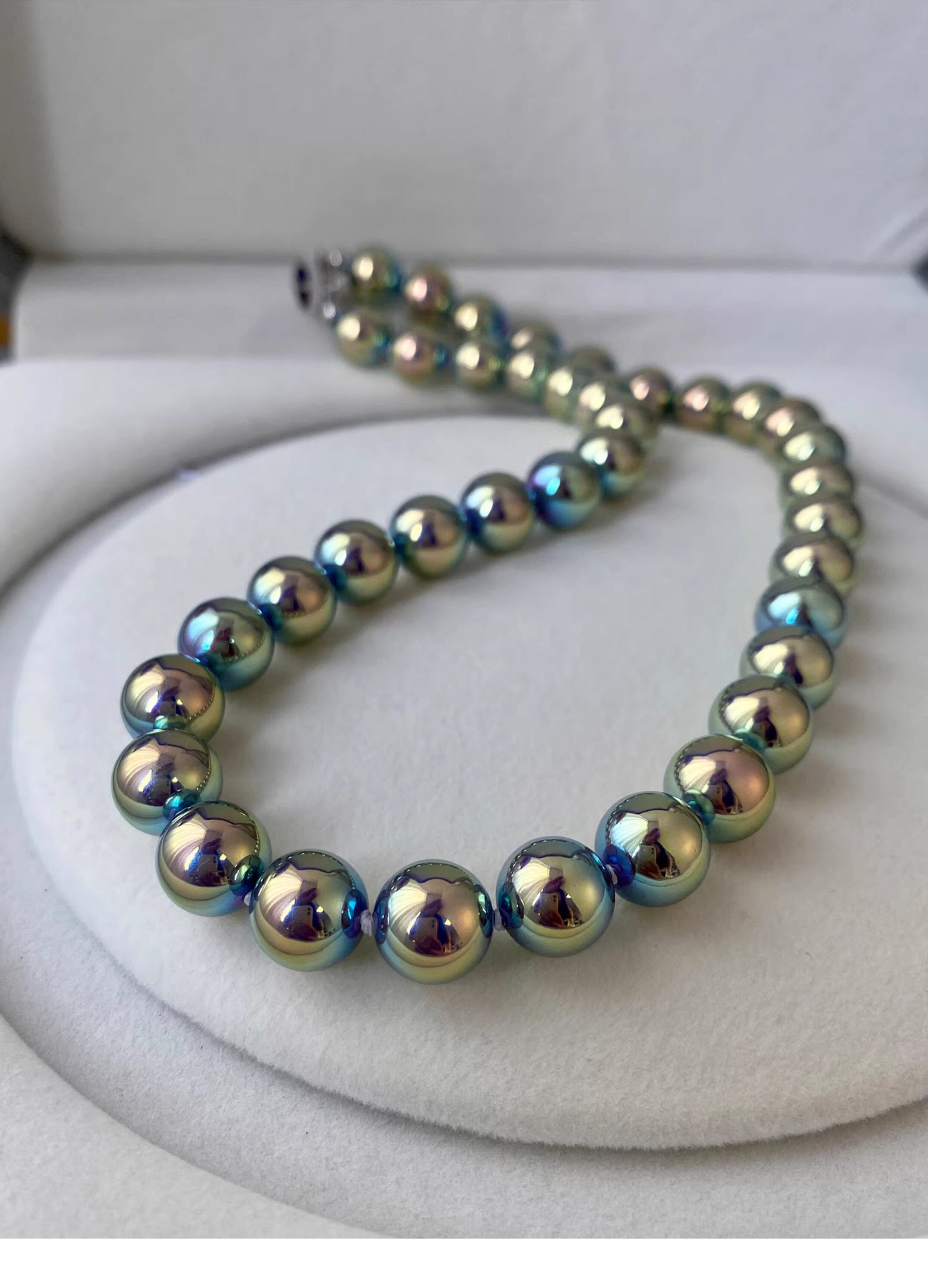 Peacock Green Australian Shell Pearl Strand Necklace for Women, 8mm & 10mm Round Iridescent Tahitian Style Pearls 42-43cm Collarbone Chain Sapphire Inlaid Windsor Clasp Luxury Formal Fine Jewelry Gift  LUNA-X303