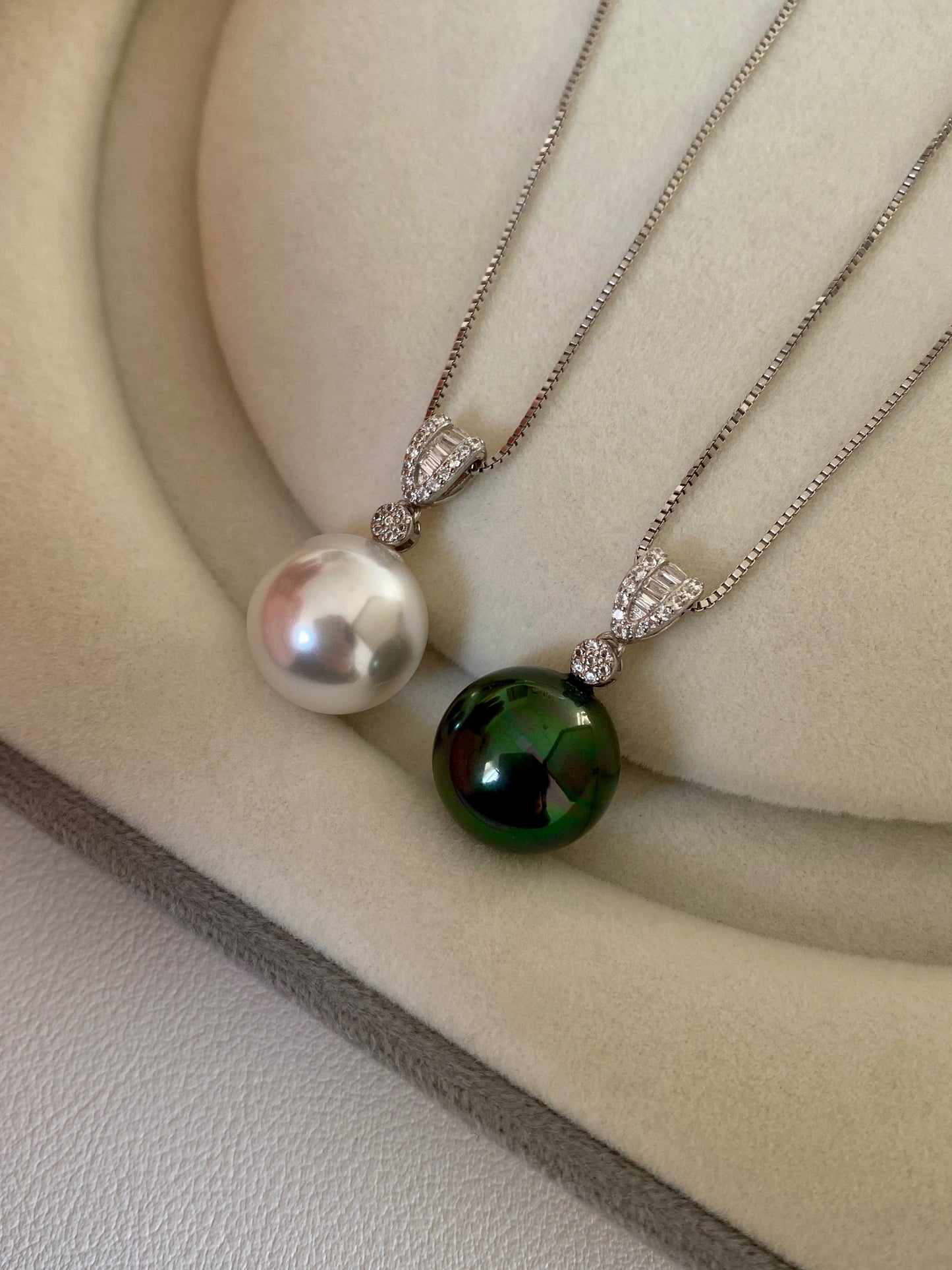 S925 Sterling Silver Cubic Zirconia Pearl Pendant Necklace For Women 14mm Two Tones Peacock Black & Cool White Shell Pearl Adjustable 40+5cm Box Chain Luxury Wedding Formal Jewelry Gift For Ladies Mom LUNA-X284