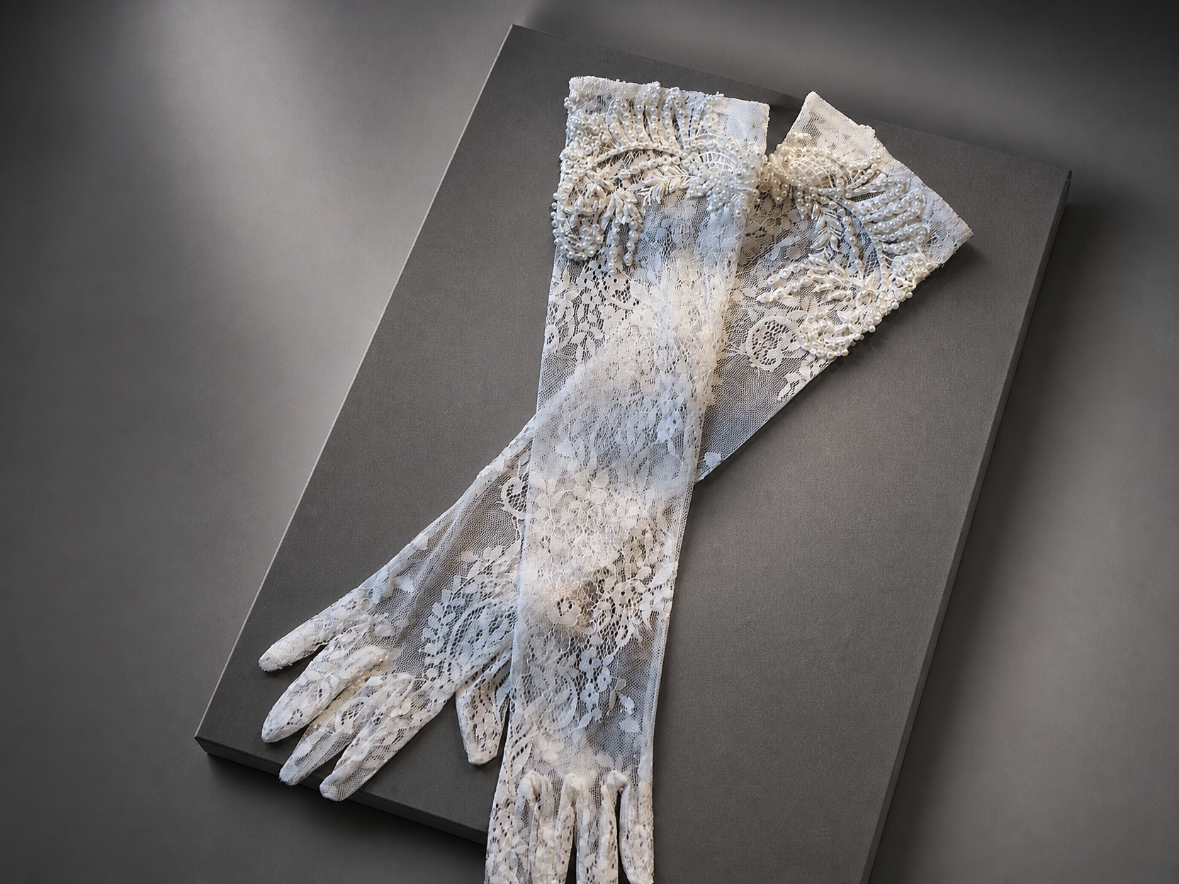 Elegant 50cm Opera Length Lace Bridal Gloves, French Romantic Wedding Gloves with Hand-Stitched Exquisite Pearl Embellishments LUNA-X179