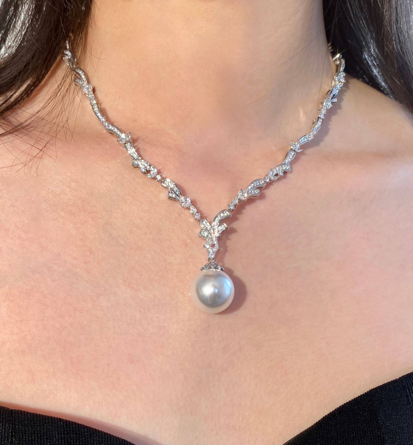 Shimmering Galaxy Cubic Zirconia V Shape Pearl Necklace For Women 14mm & 16mm Australian White Shell Pearl Adjustable 38+6cm Chain Luxury Wedding Banquet Formal Statement Jewelry Gift For Ladies Bride Mom  LUNA-X285