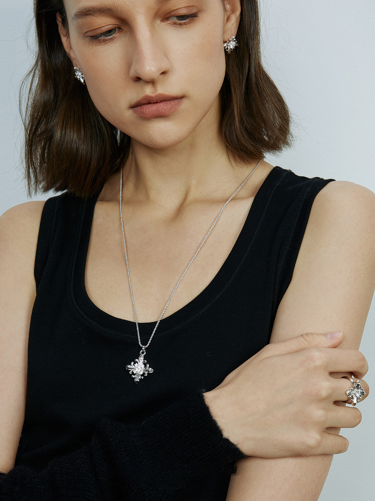 Vintage French Fleur-de-Lis Iris Flower Necklace 60cm Long Chain Synthetic Zircon Pendant Elegant Women Daily Wedding Jewelry  LUNA-X248